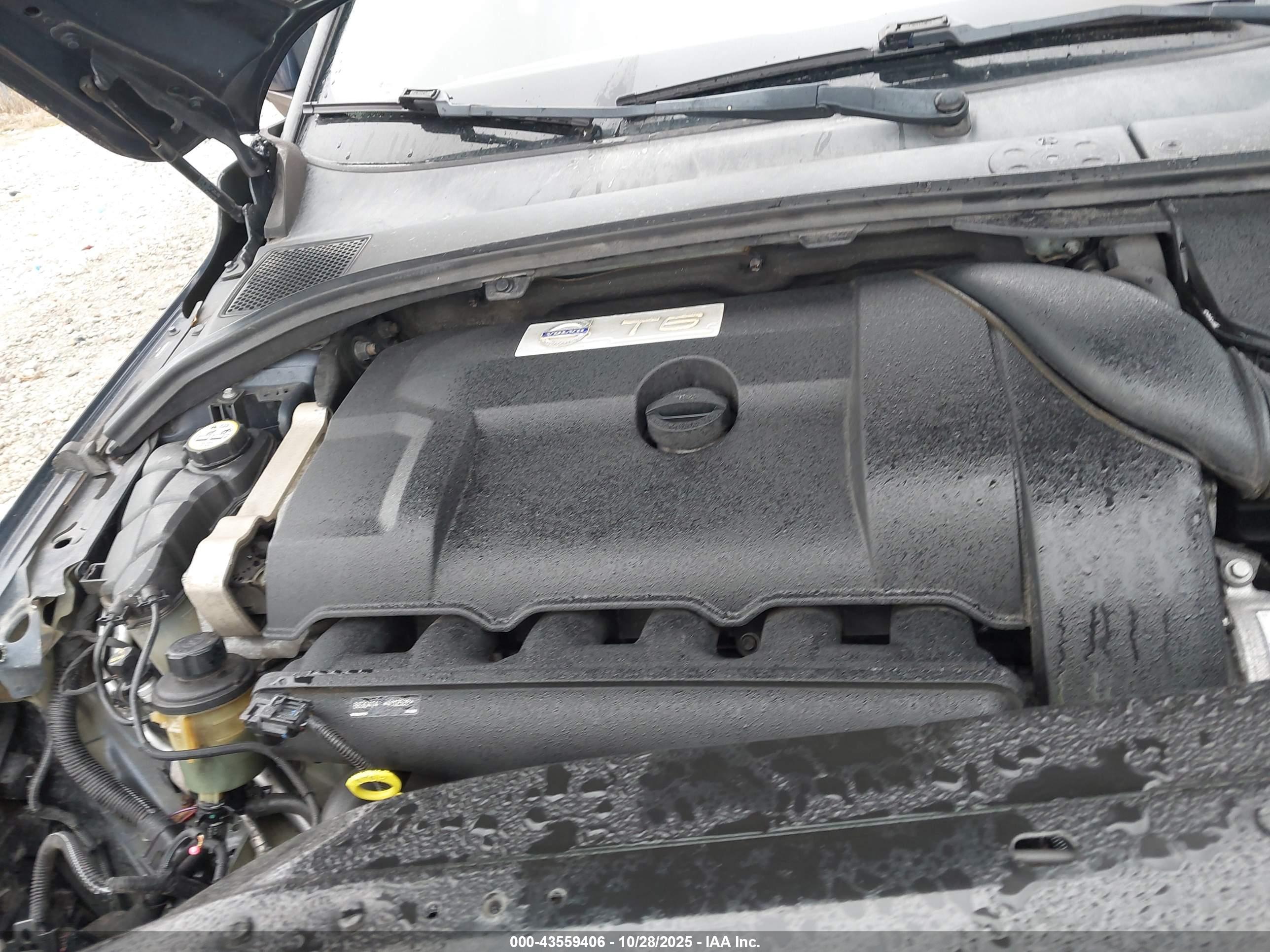 VOLVO XC70 image 10