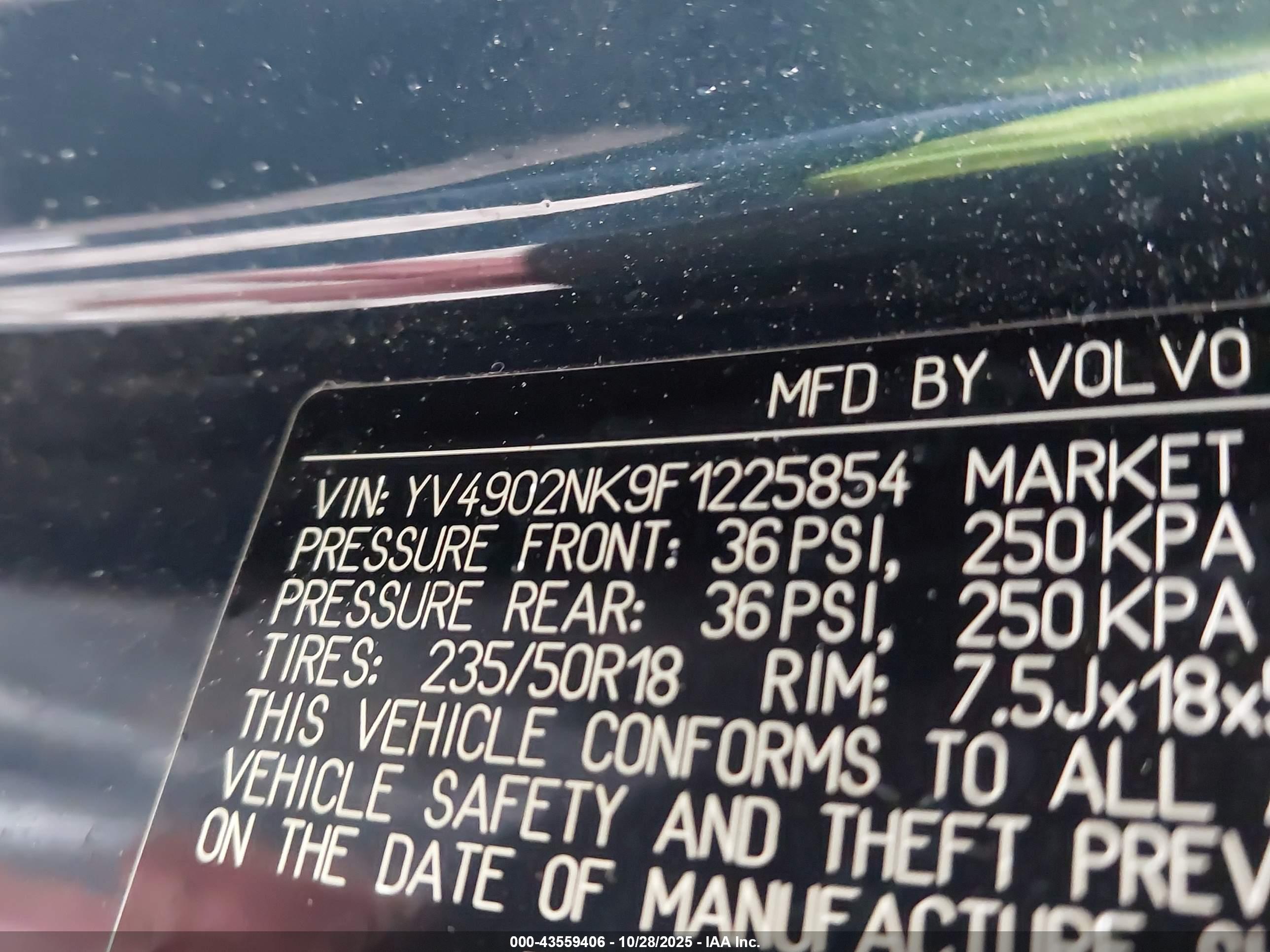VOLVO XC70 image 9