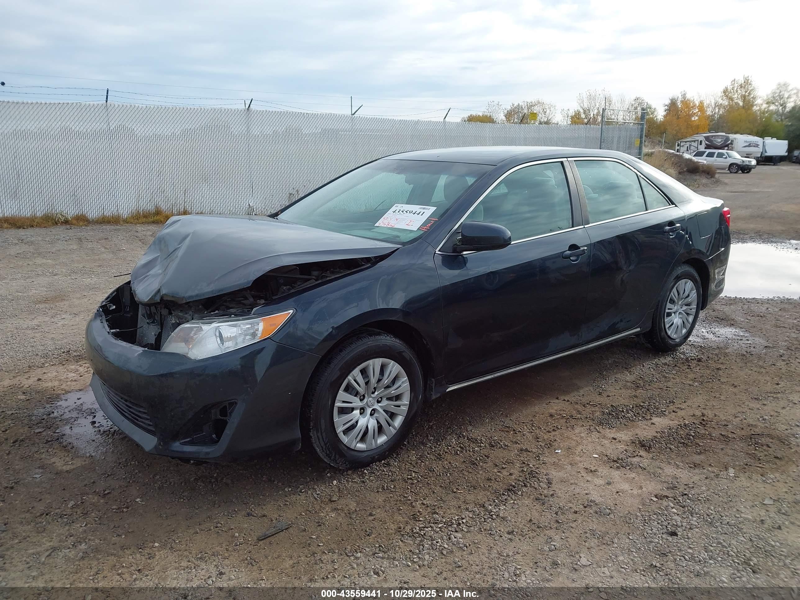 TOYOTA CAMRY image 2