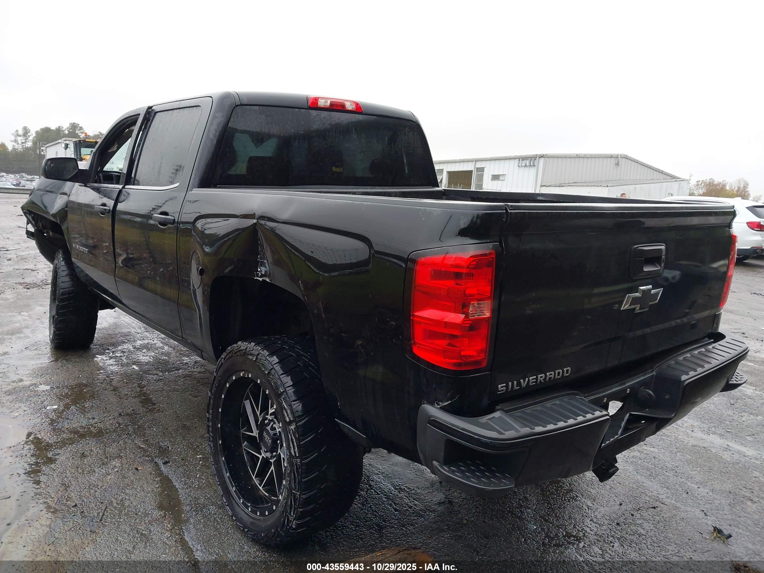 CHEVROLET SILVERADO image 3