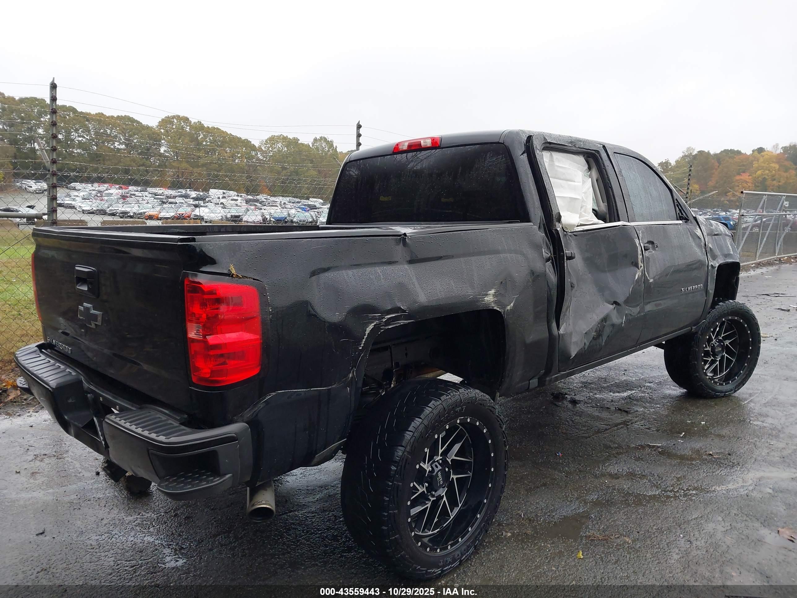 CHEVROLET SILVERADO image 4