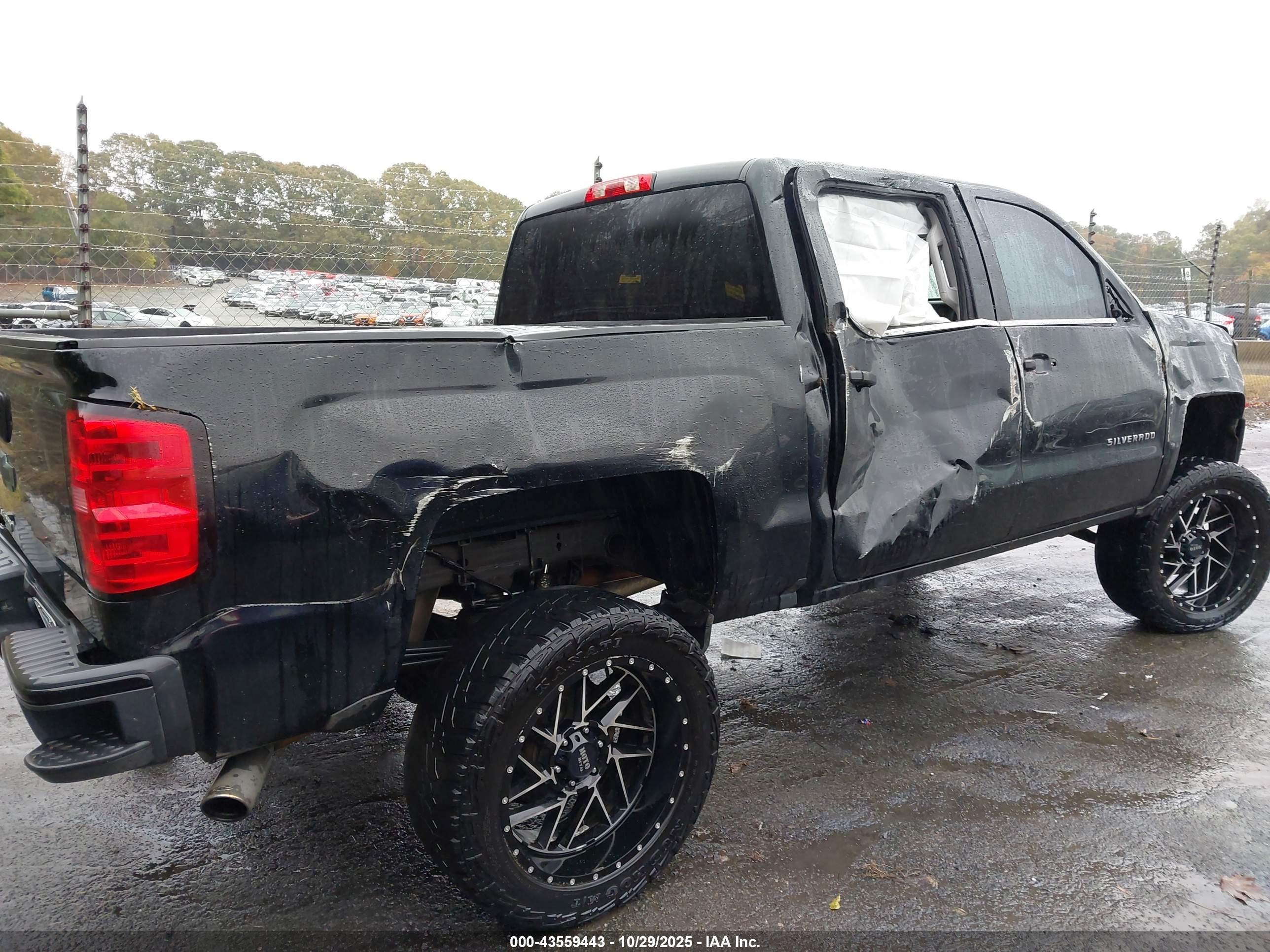 CHEVROLET SILVERADO image 6
