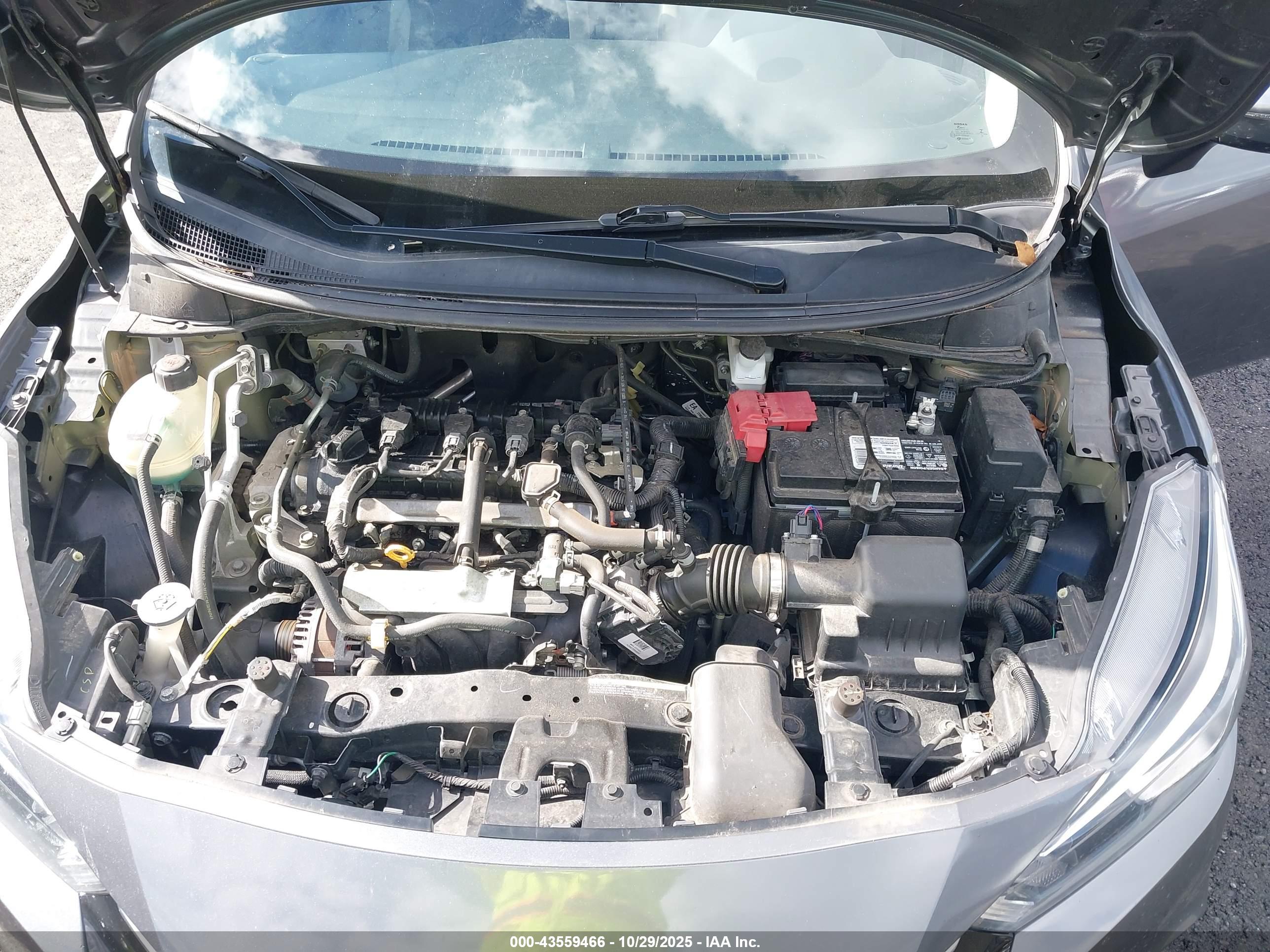 NISSAN VERSA image 10