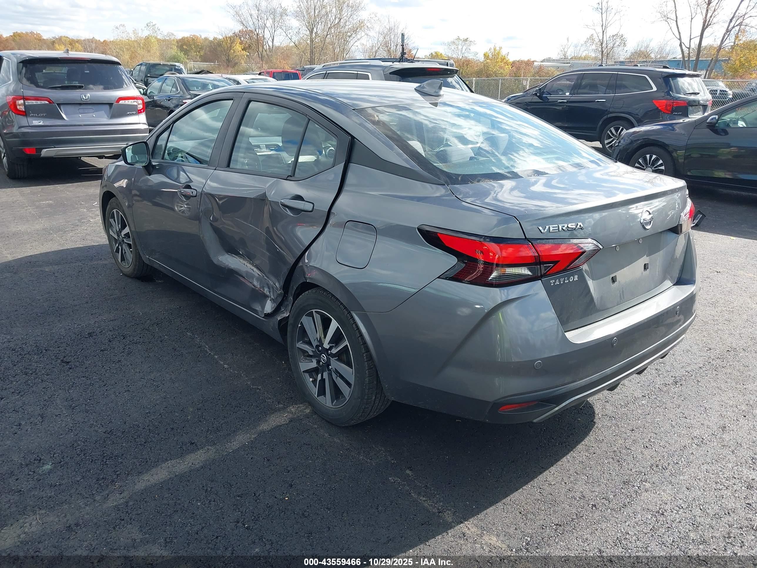 NISSAN VERSA image 3