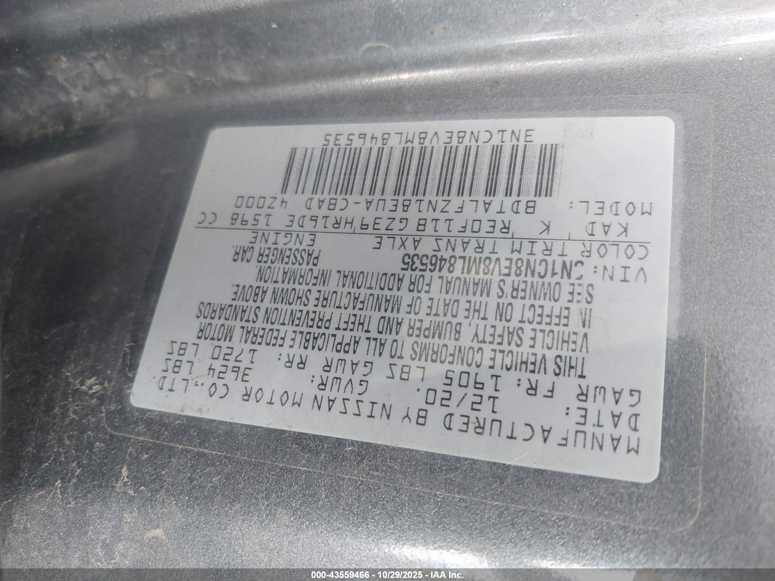 NISSAN VERSA image 9