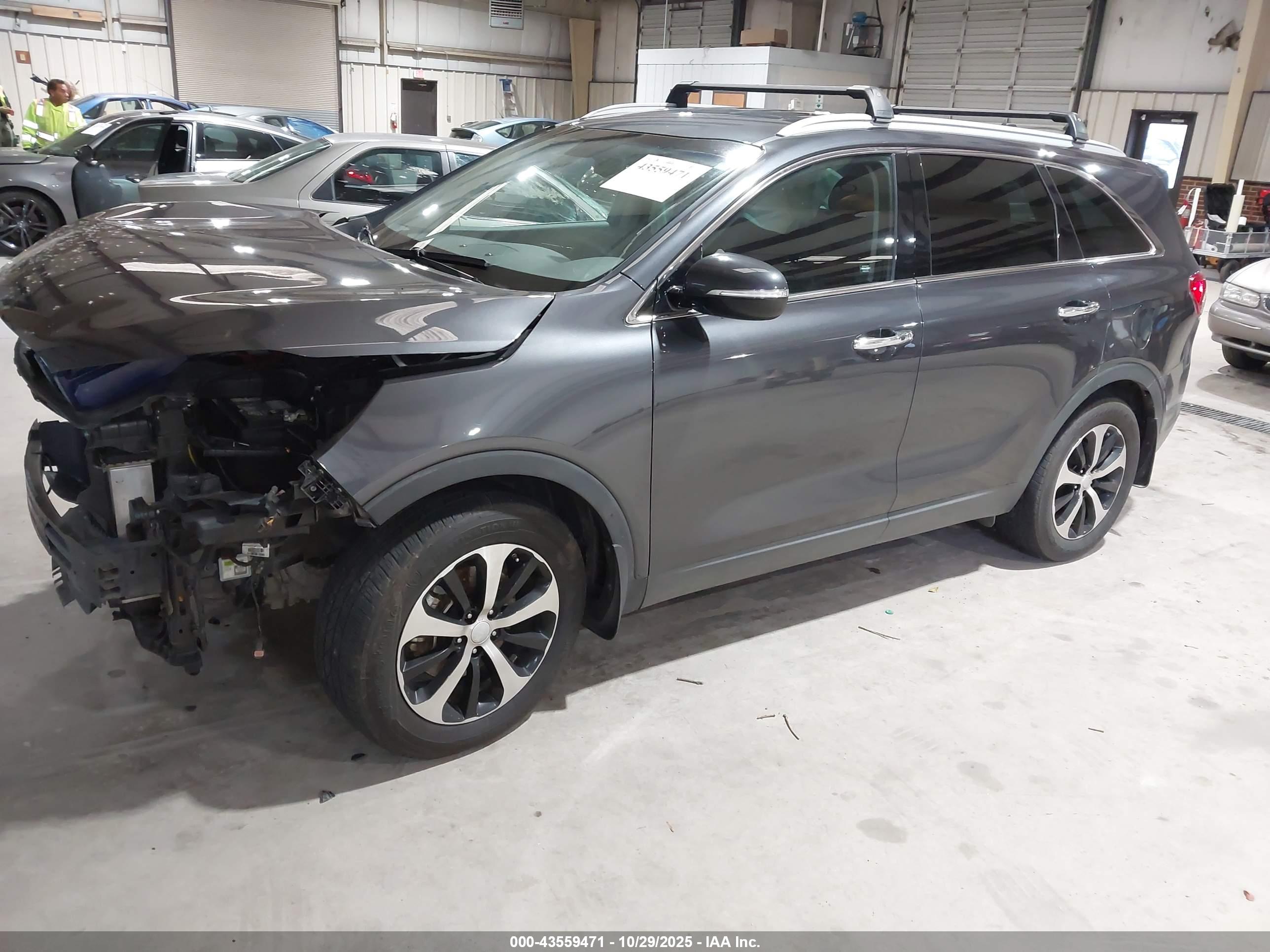 KIA SORENTO image 2