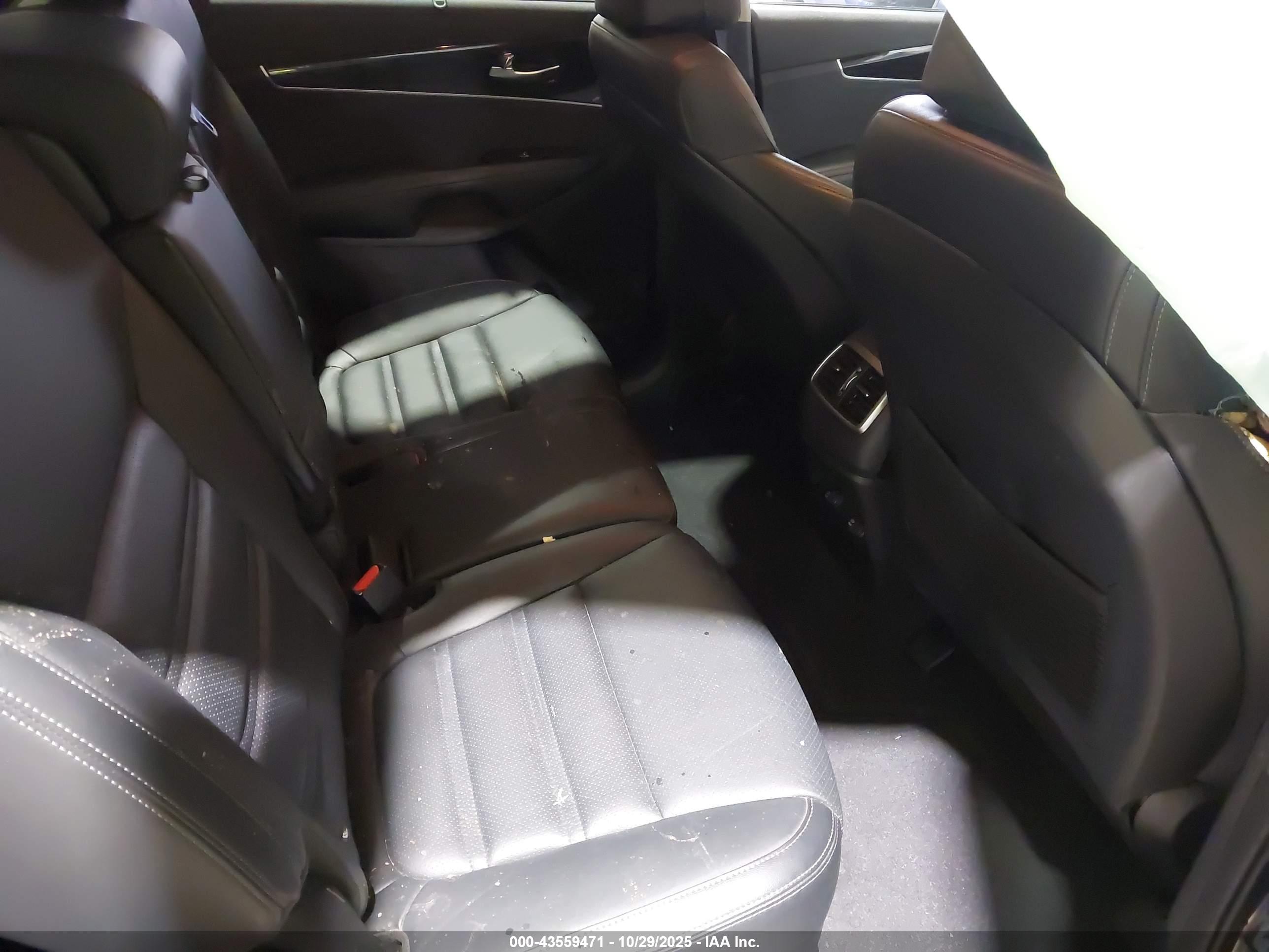 KIA SORENTO image 8