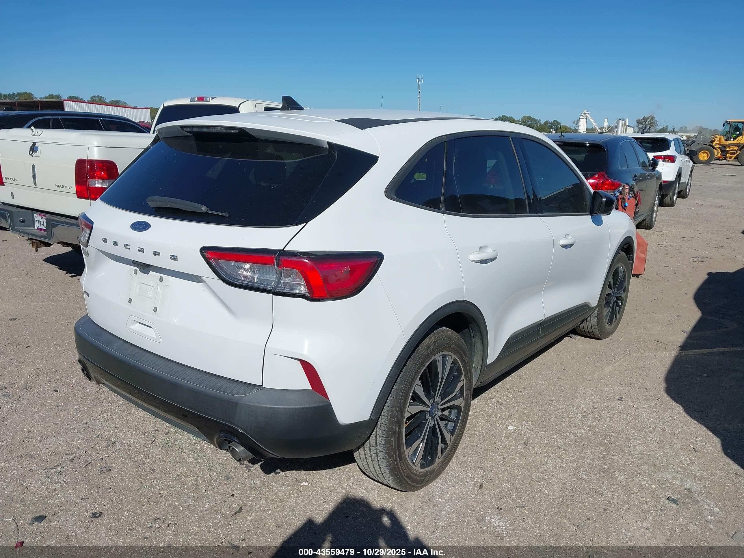 FORD ESCAPE image 4