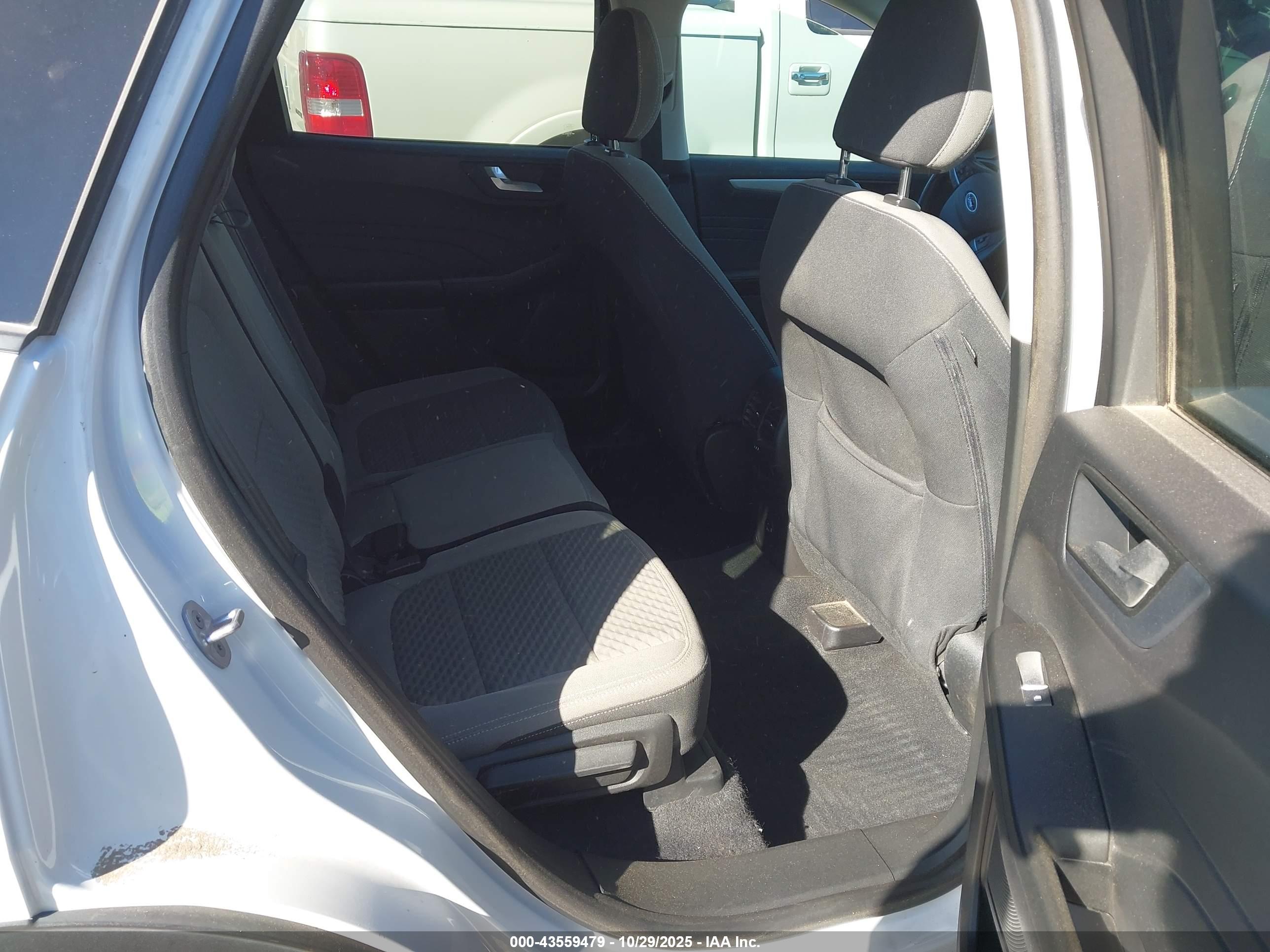 FORD ESCAPE image 8