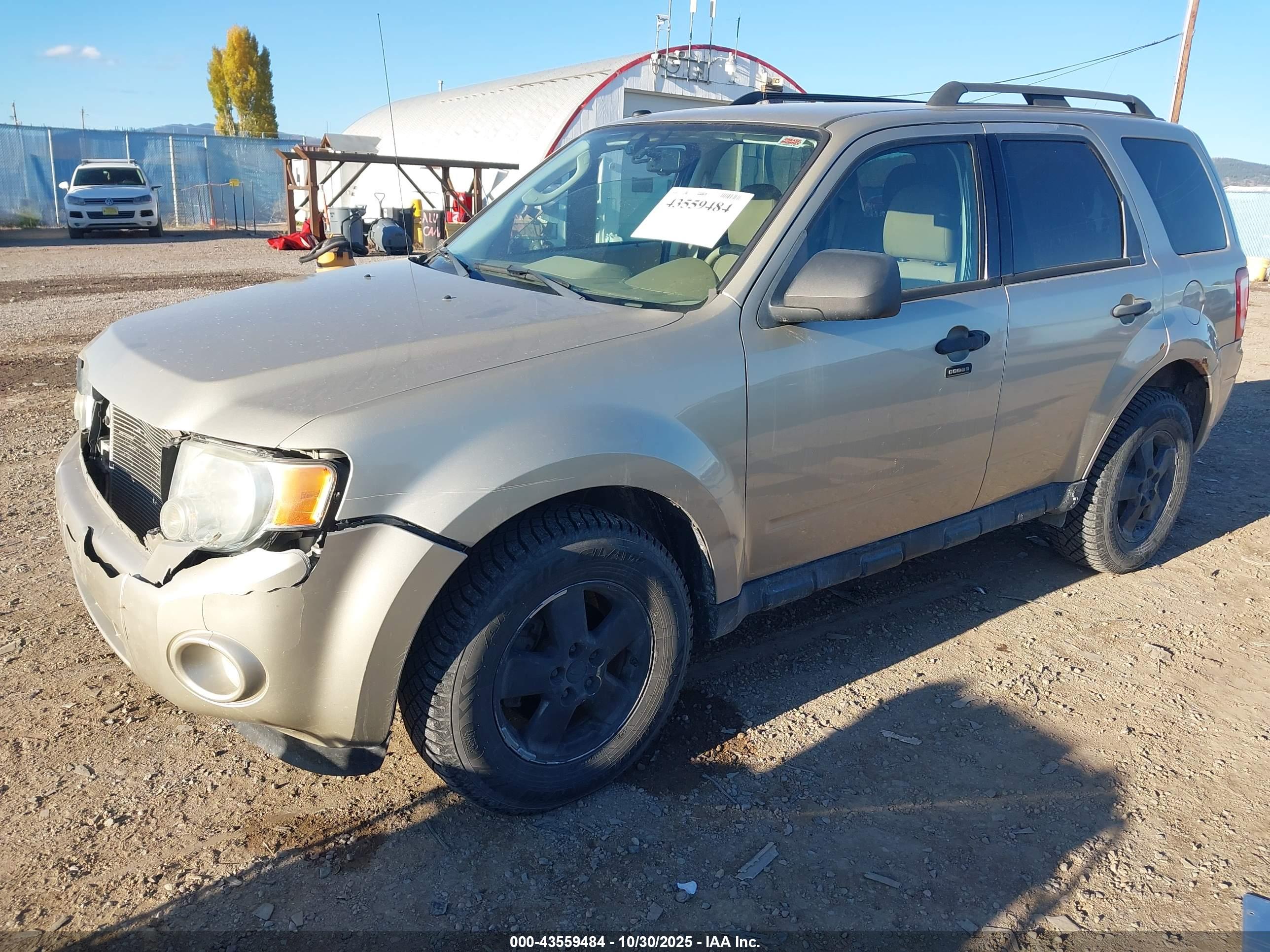FORD ESCAPE image 2