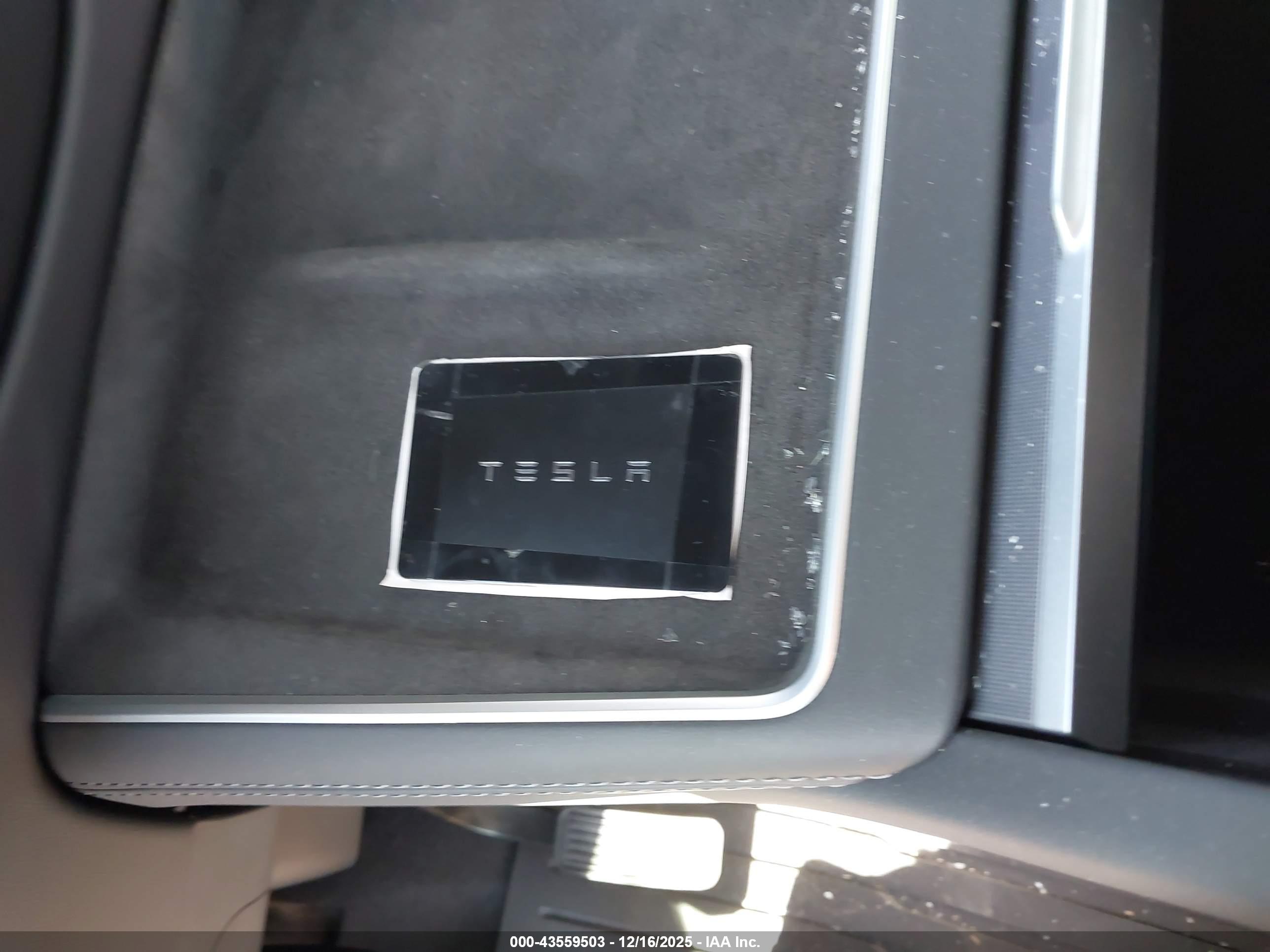 TESLA MODEL image 11