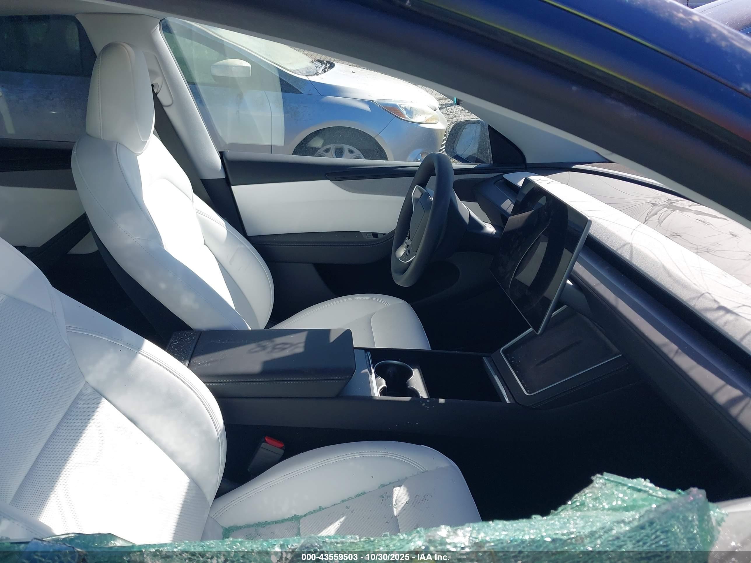 TESLA MODEL image 5