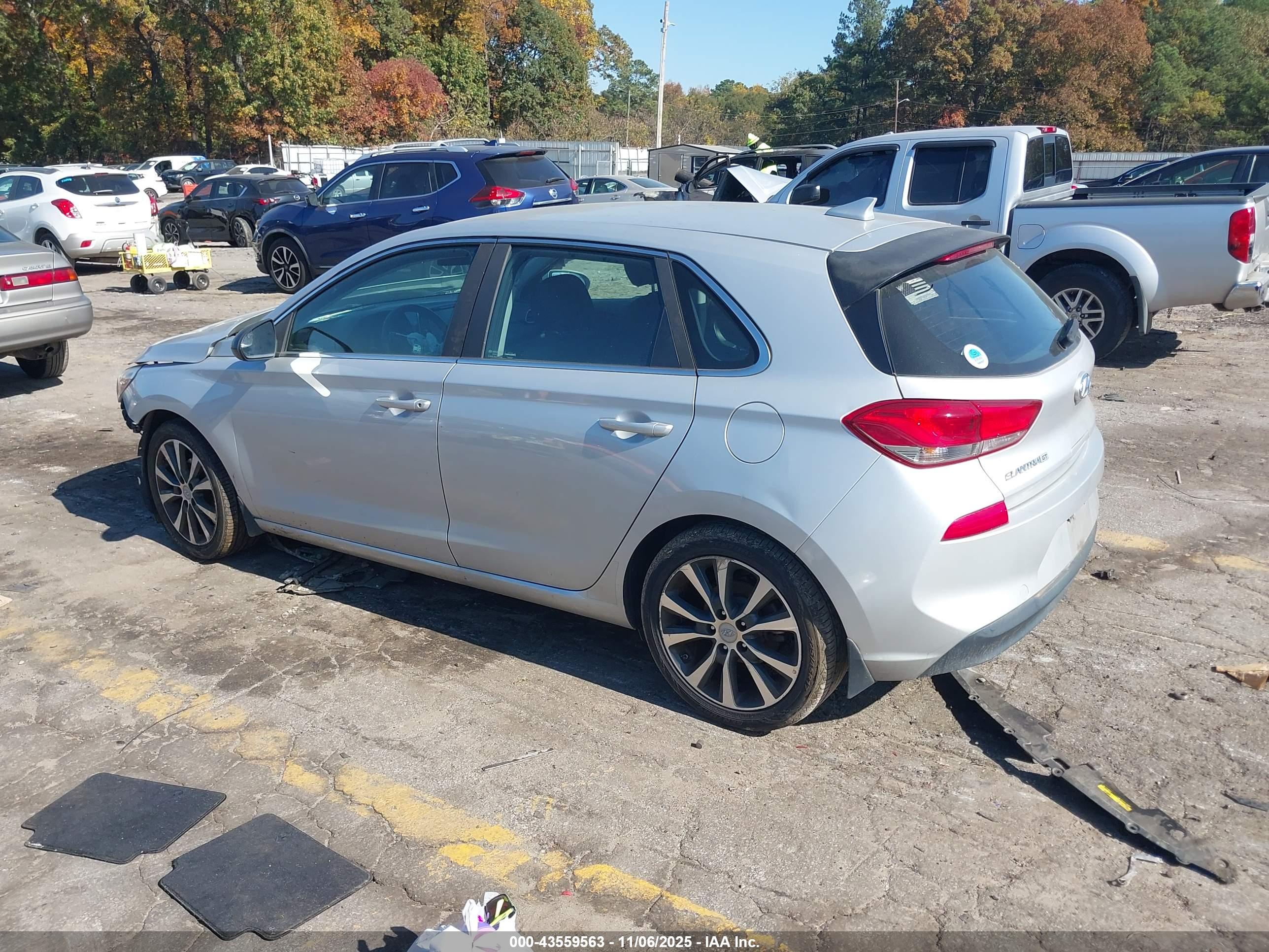 HYUNDAI ELANTRA image 3