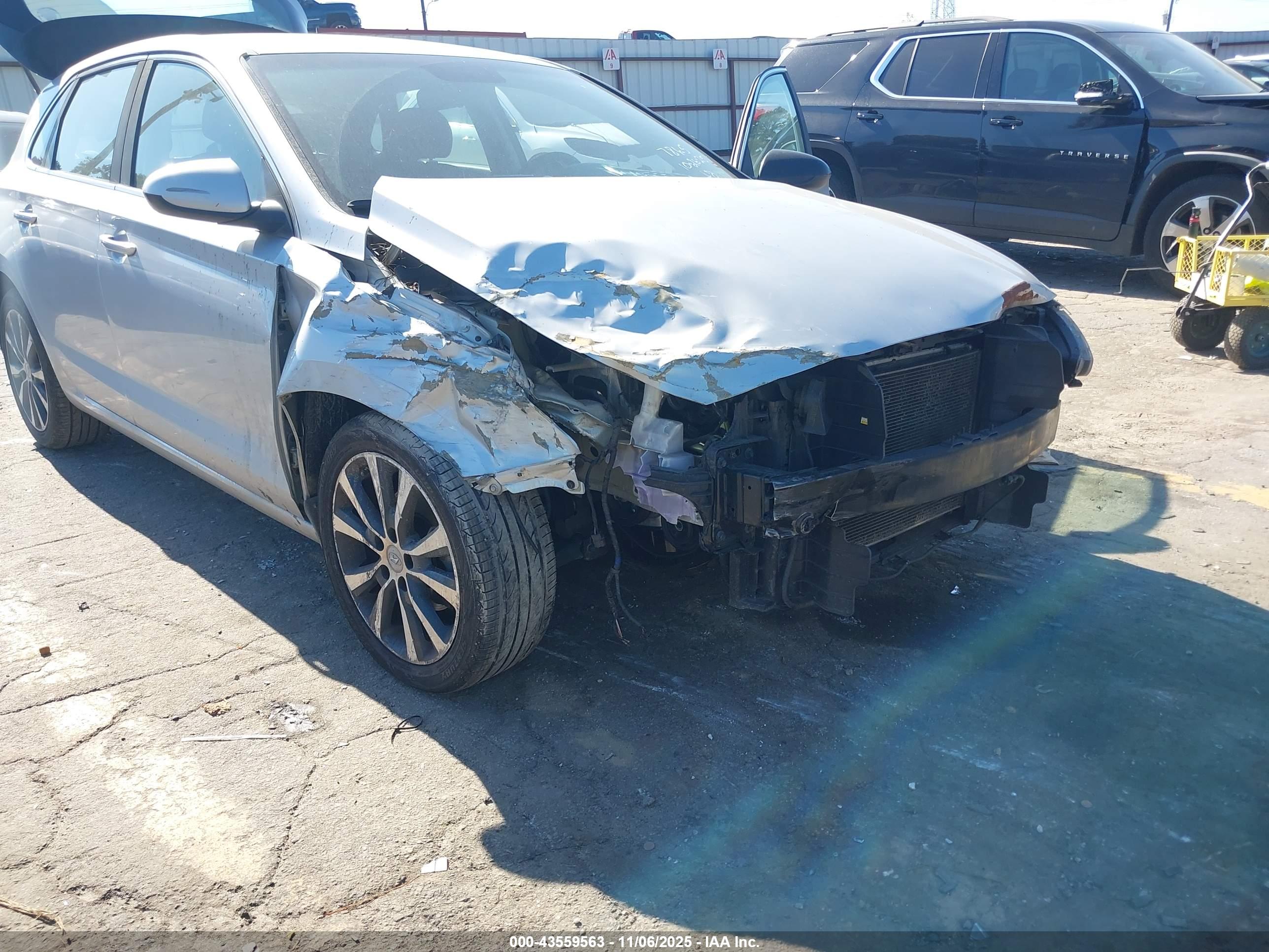 HYUNDAI ELANTRA image 6