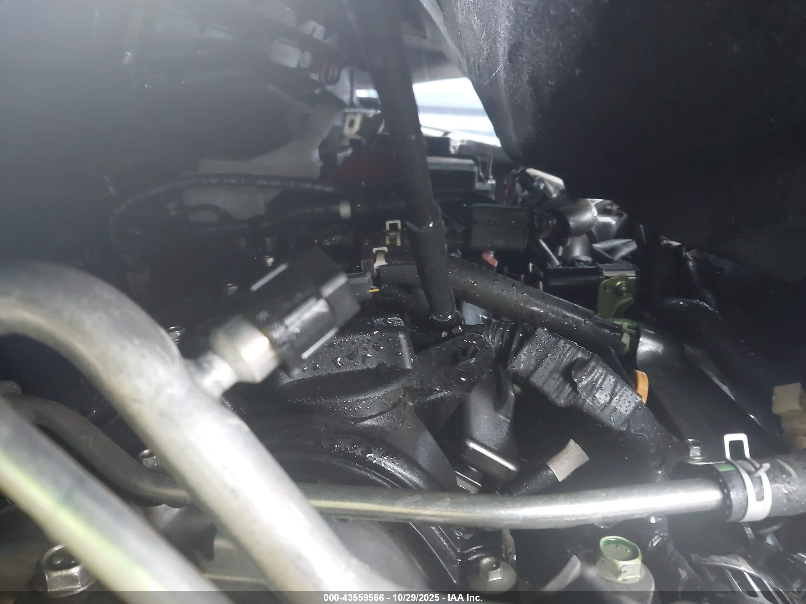 NISSAN VERSA image 10