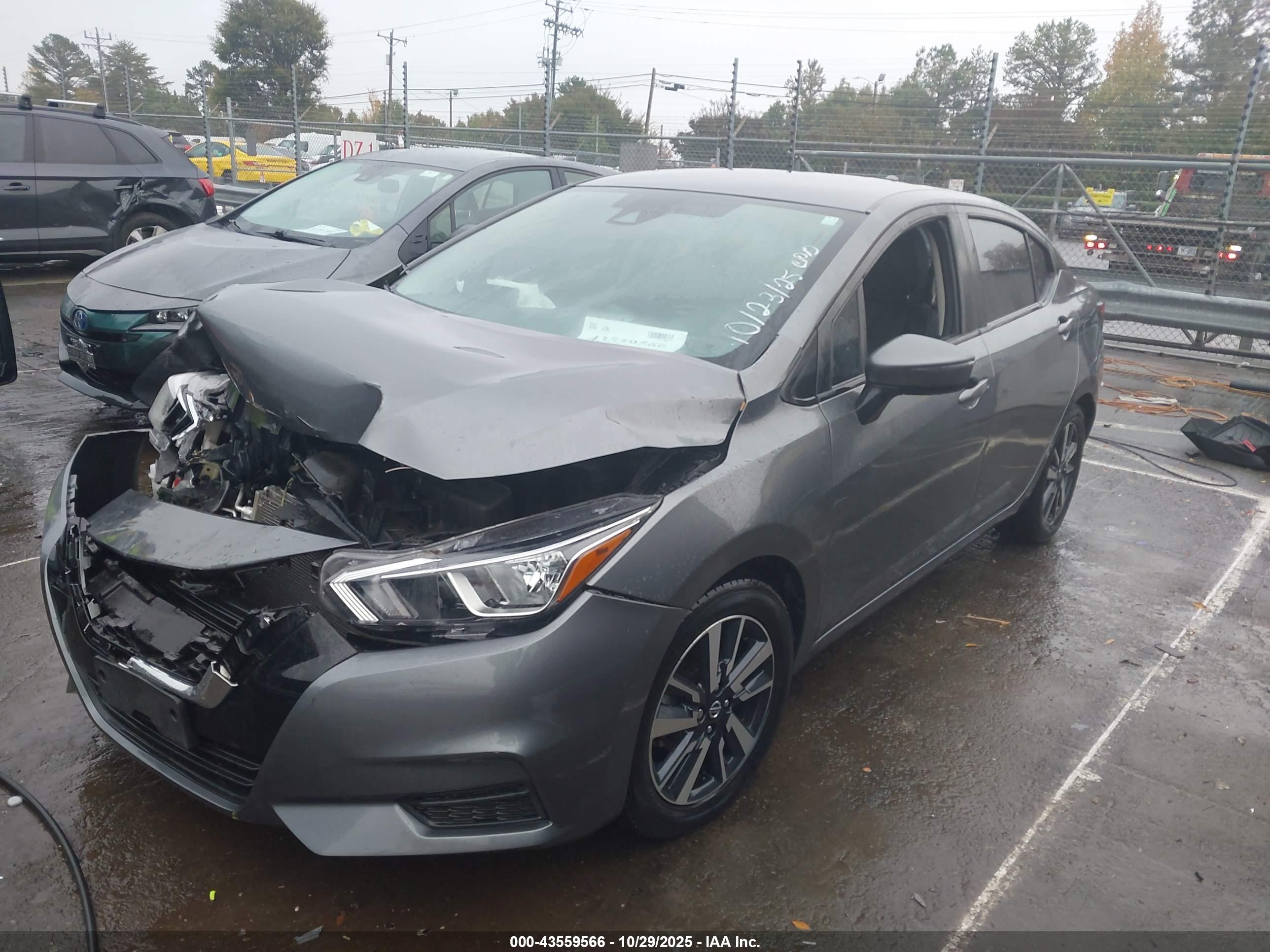 NISSAN VERSA image 2