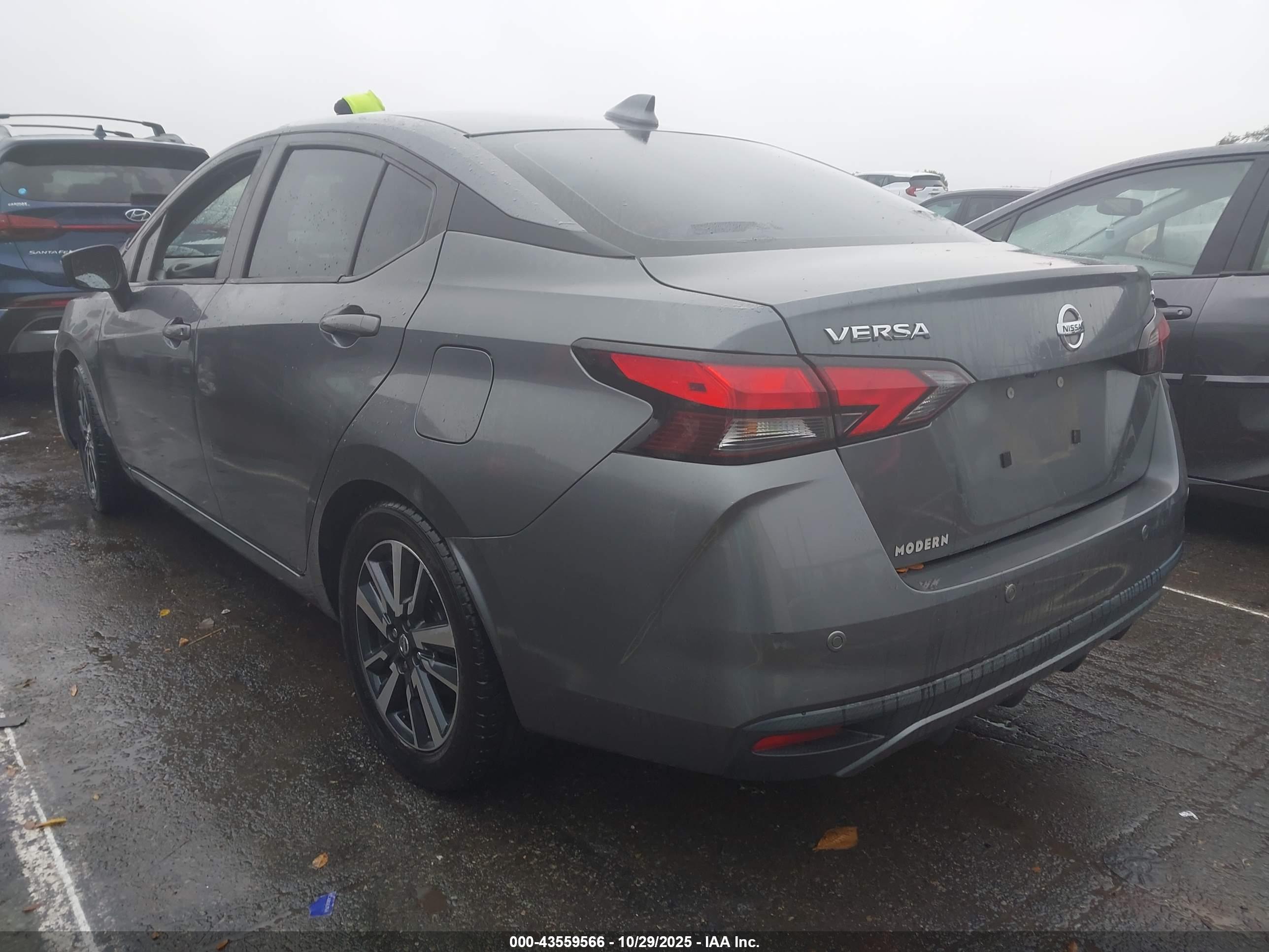 NISSAN VERSA image 3