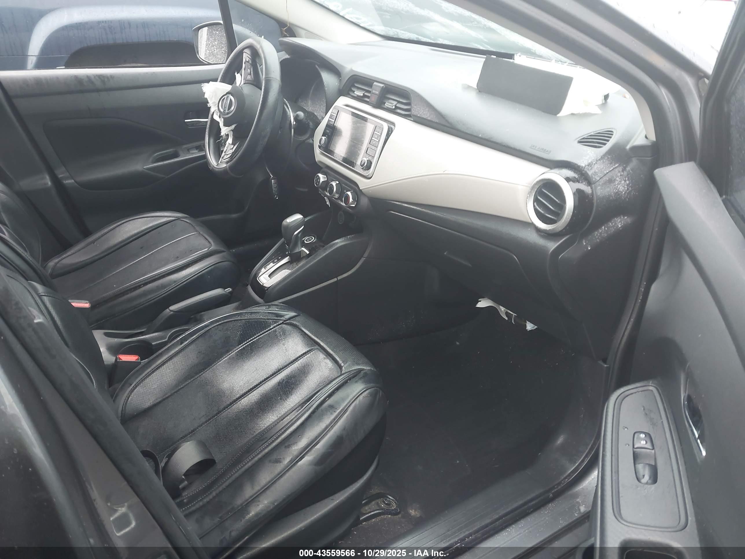 NISSAN VERSA image 5