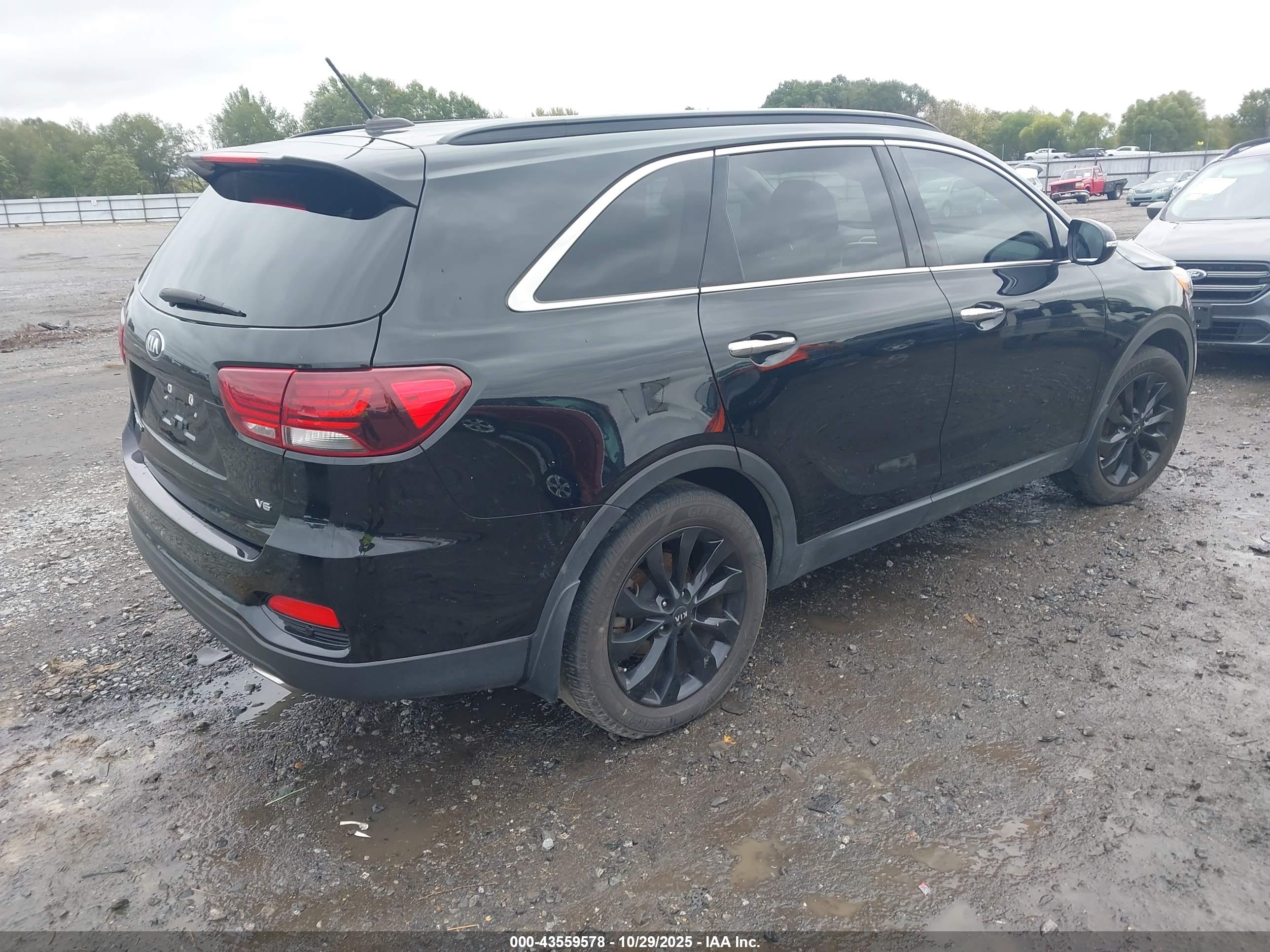 KIA SORENTO image 4