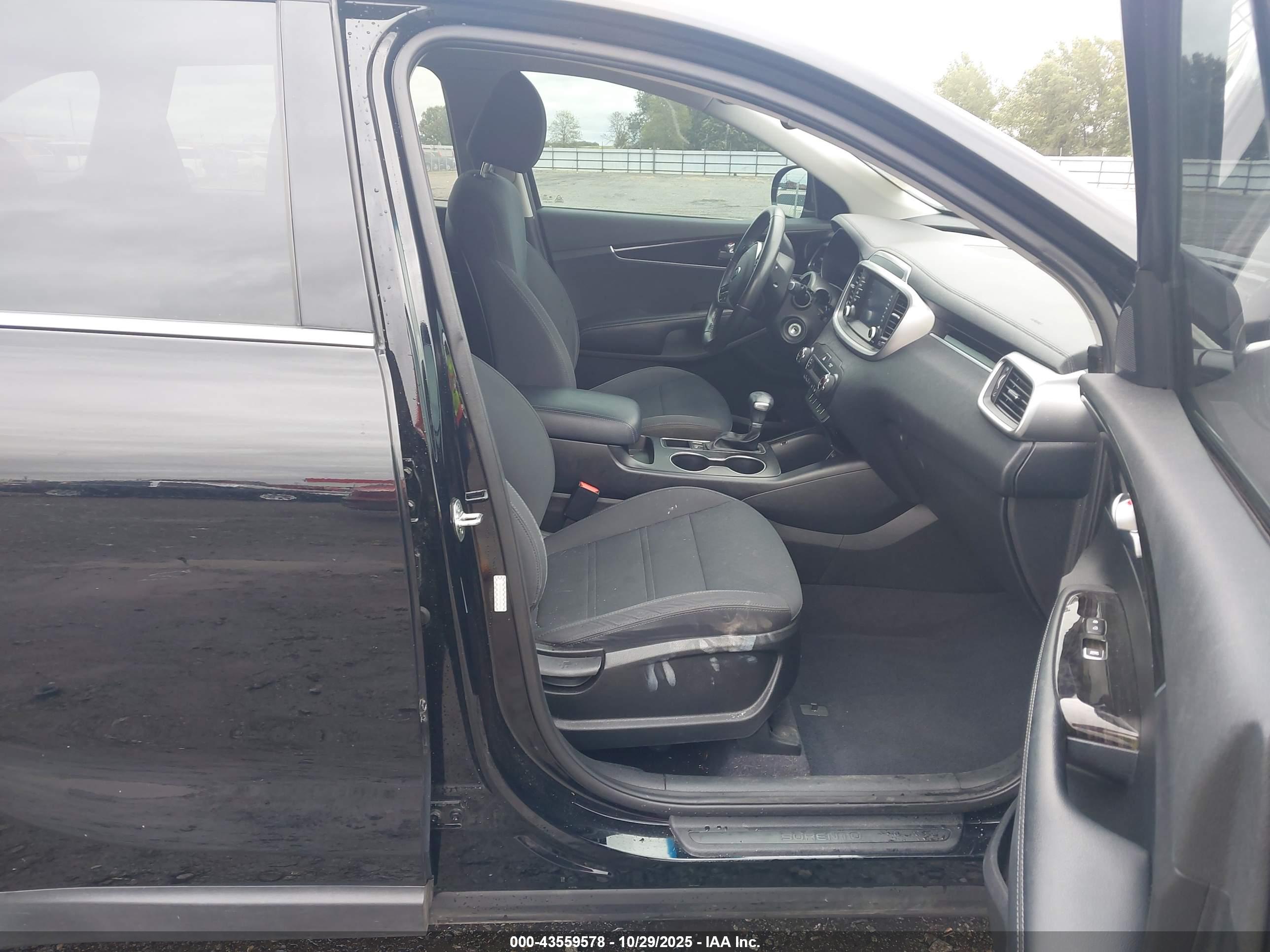 KIA SORENTO image 5
