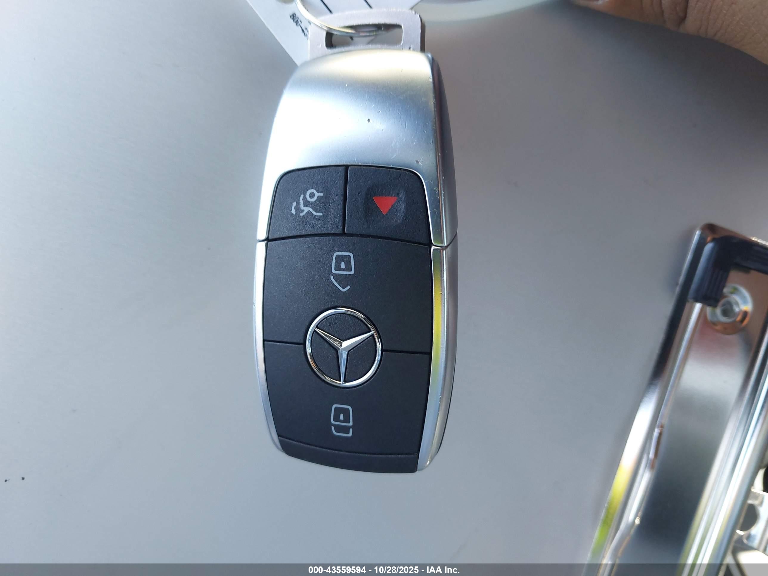 MERCEDES-BENZ C image 11