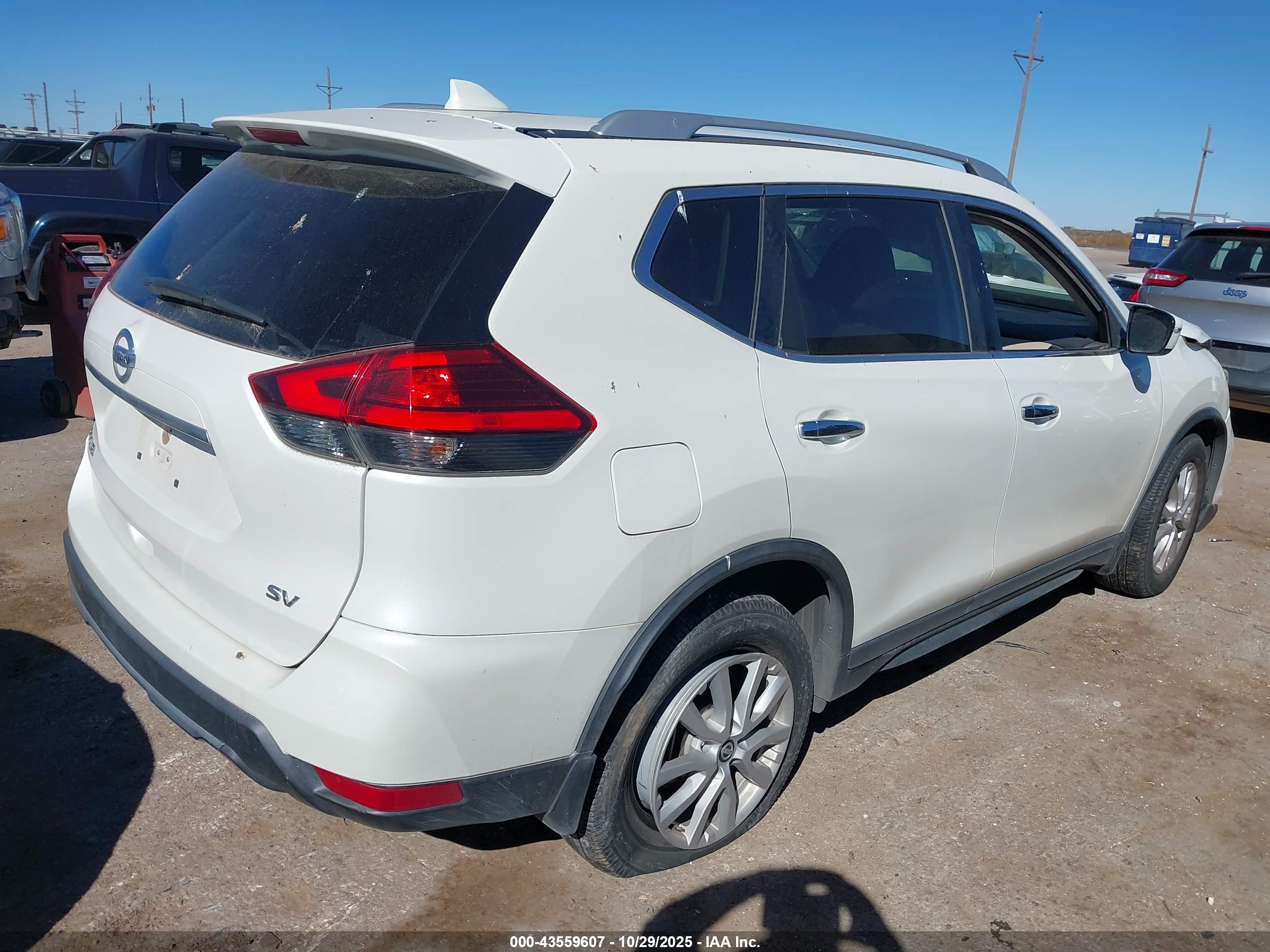 NISSAN ROGUE image 4