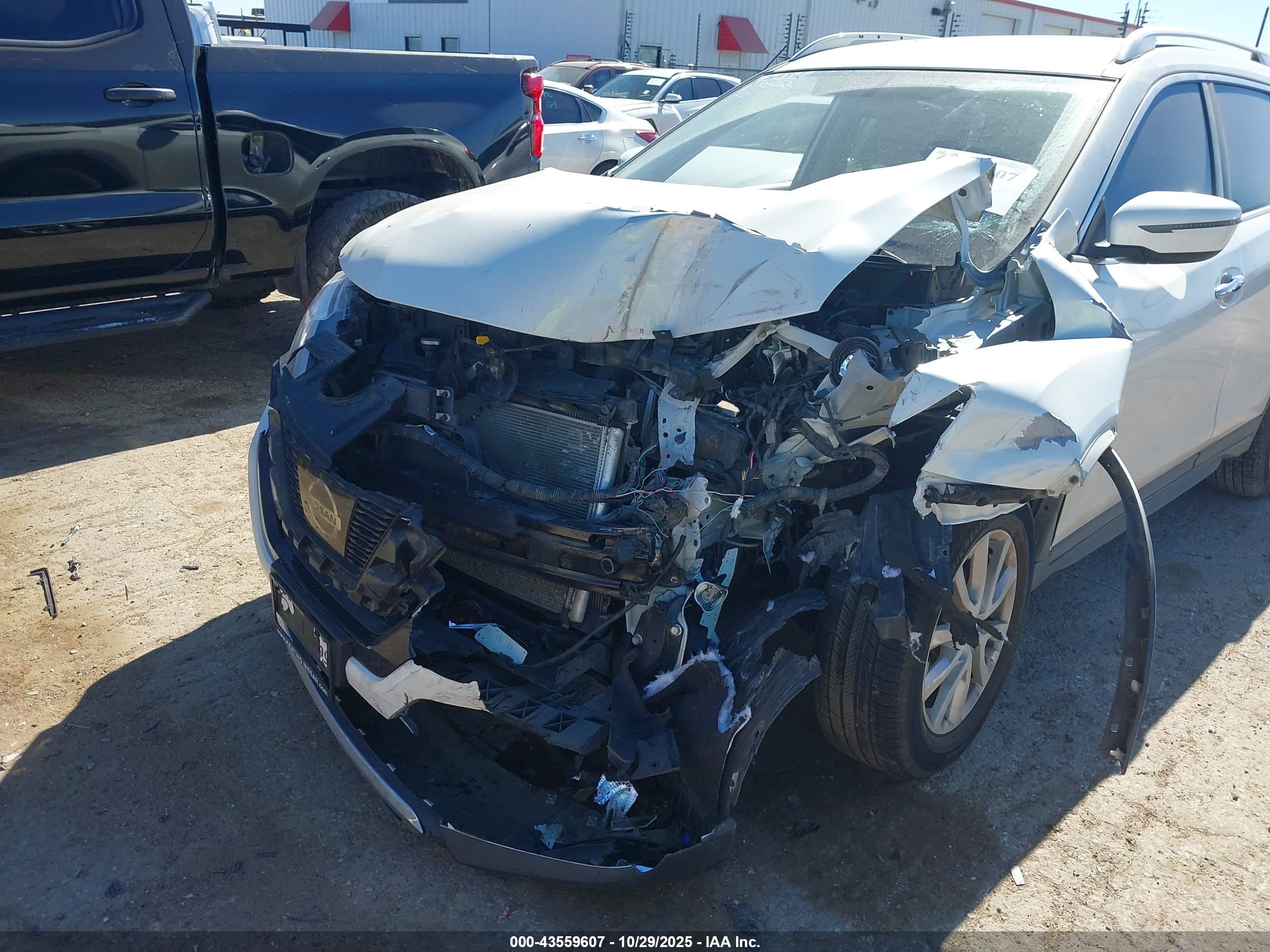 NISSAN ROGUE image 6