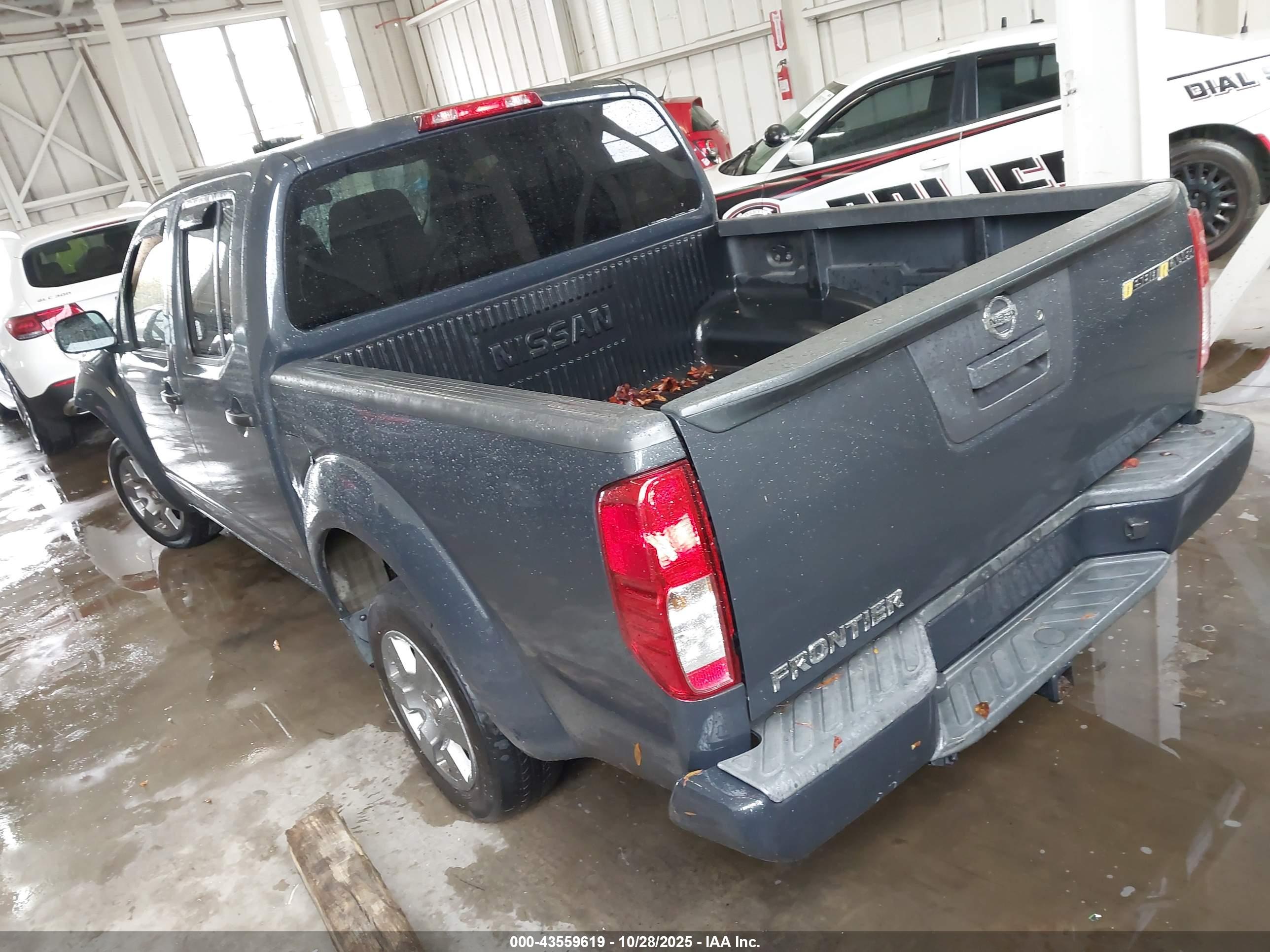 NISSAN FRONTIER image 3