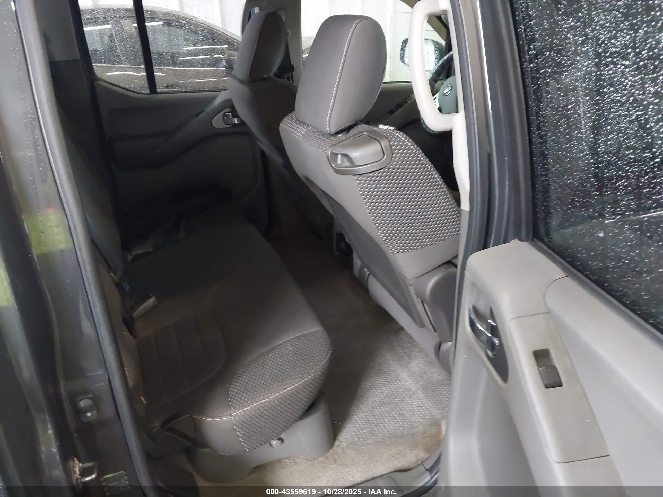 NISSAN FRONTIER image 8