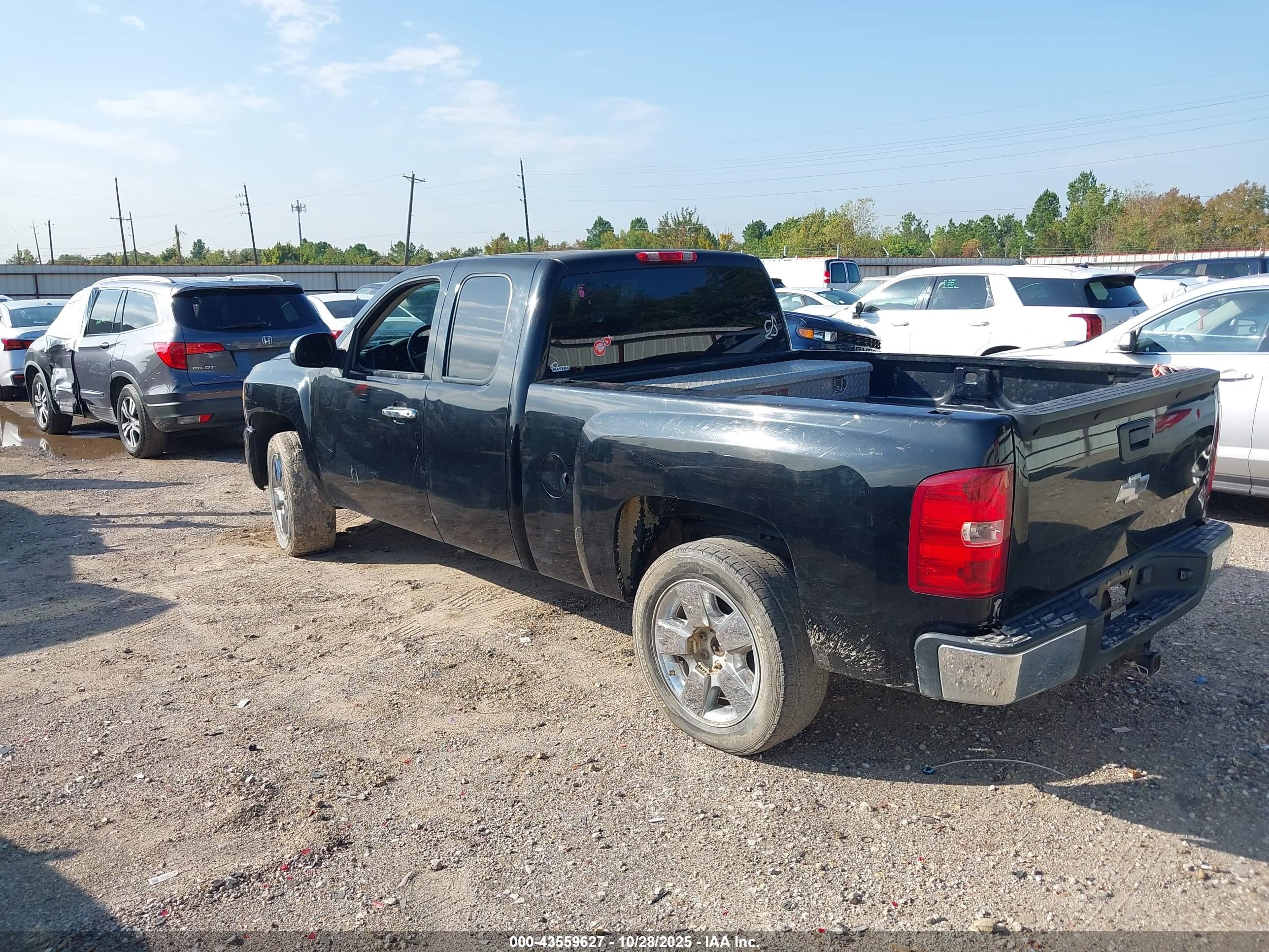CHEVROLET SILVERADO image 3