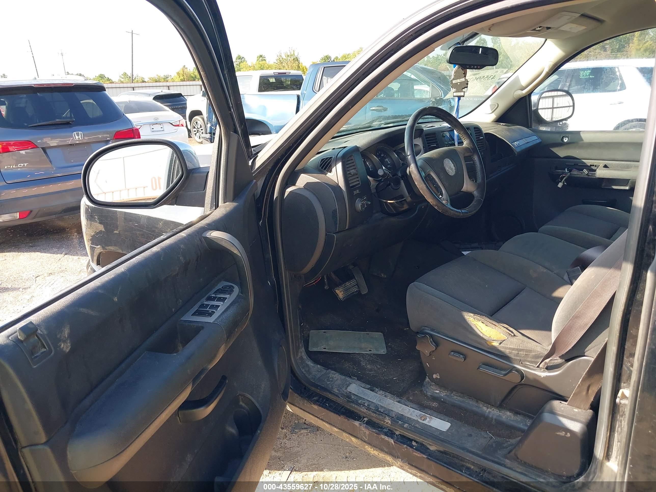 CHEVROLET SILVERADO image 5