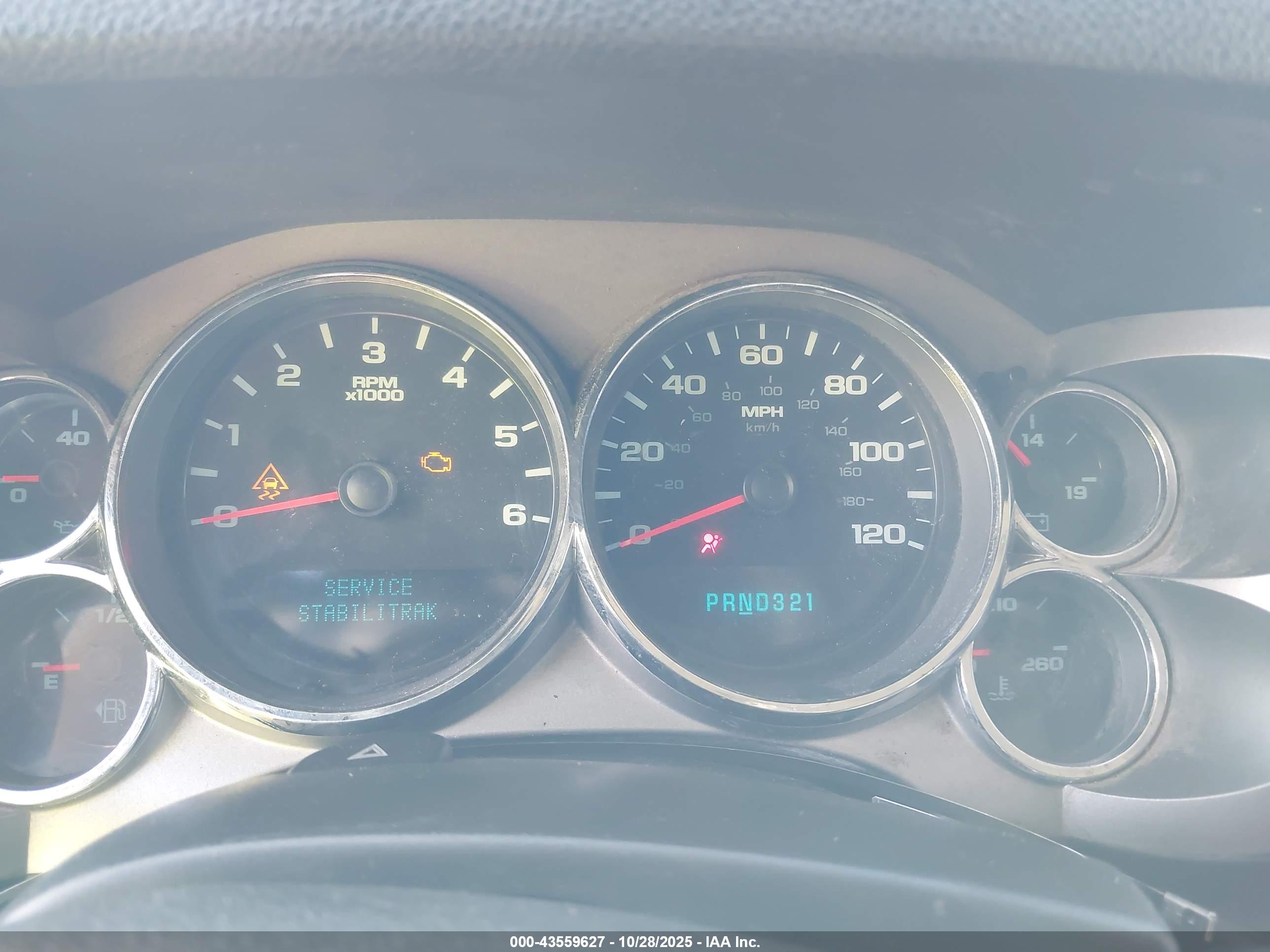 CHEVROLET SILVERADO image 7