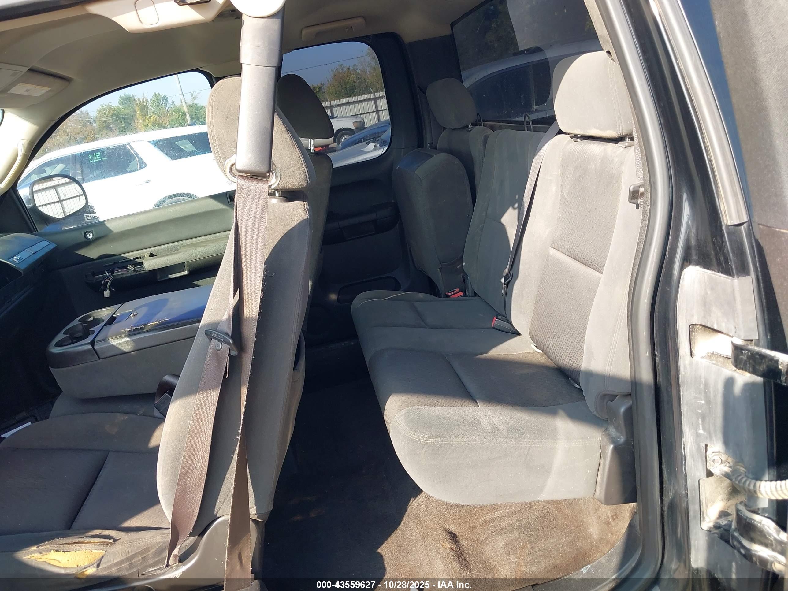 CHEVROLET SILVERADO image 8