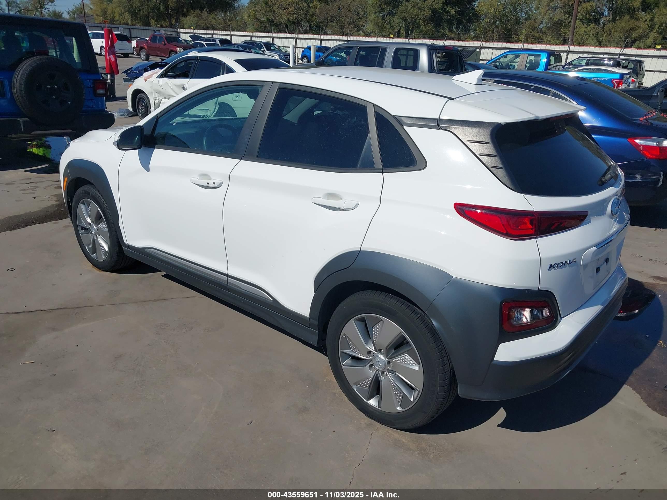 HYUNDAI KONA image 3