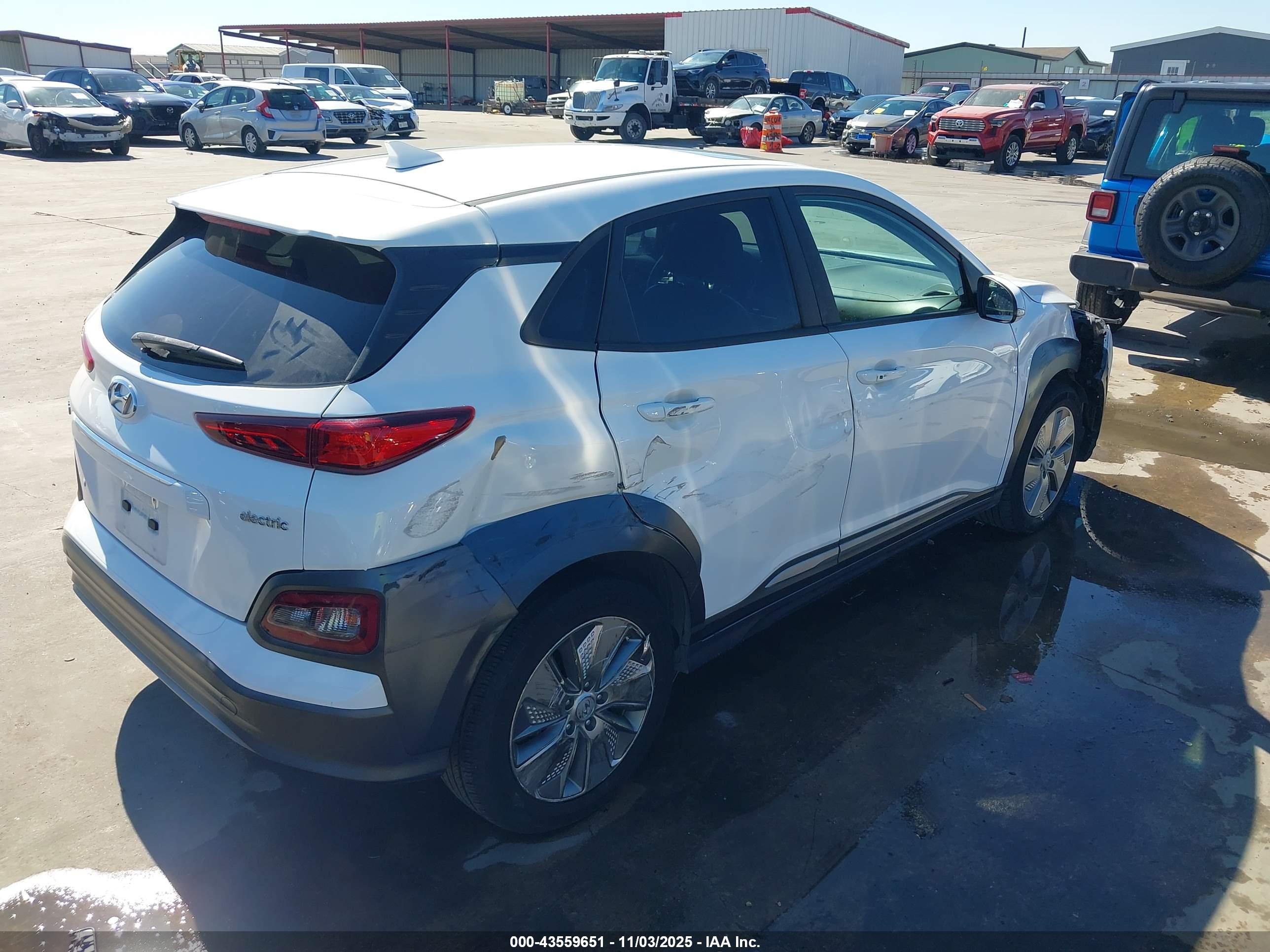 HYUNDAI KONA image 4