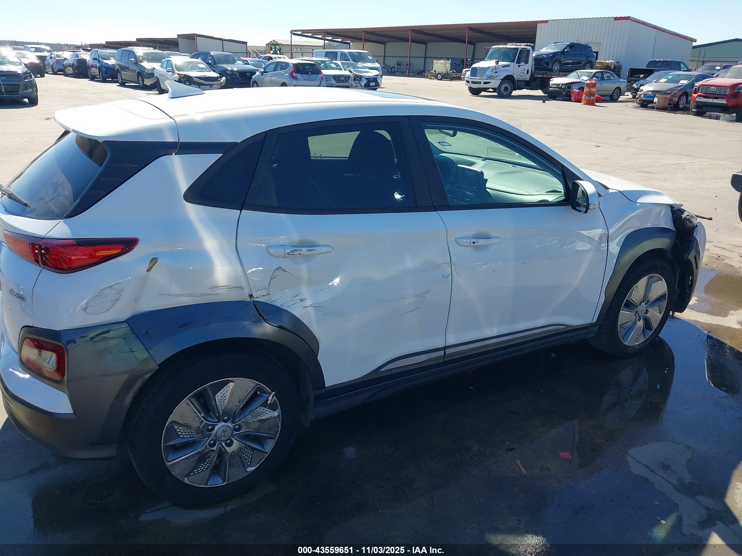 HYUNDAI KONA image 6
