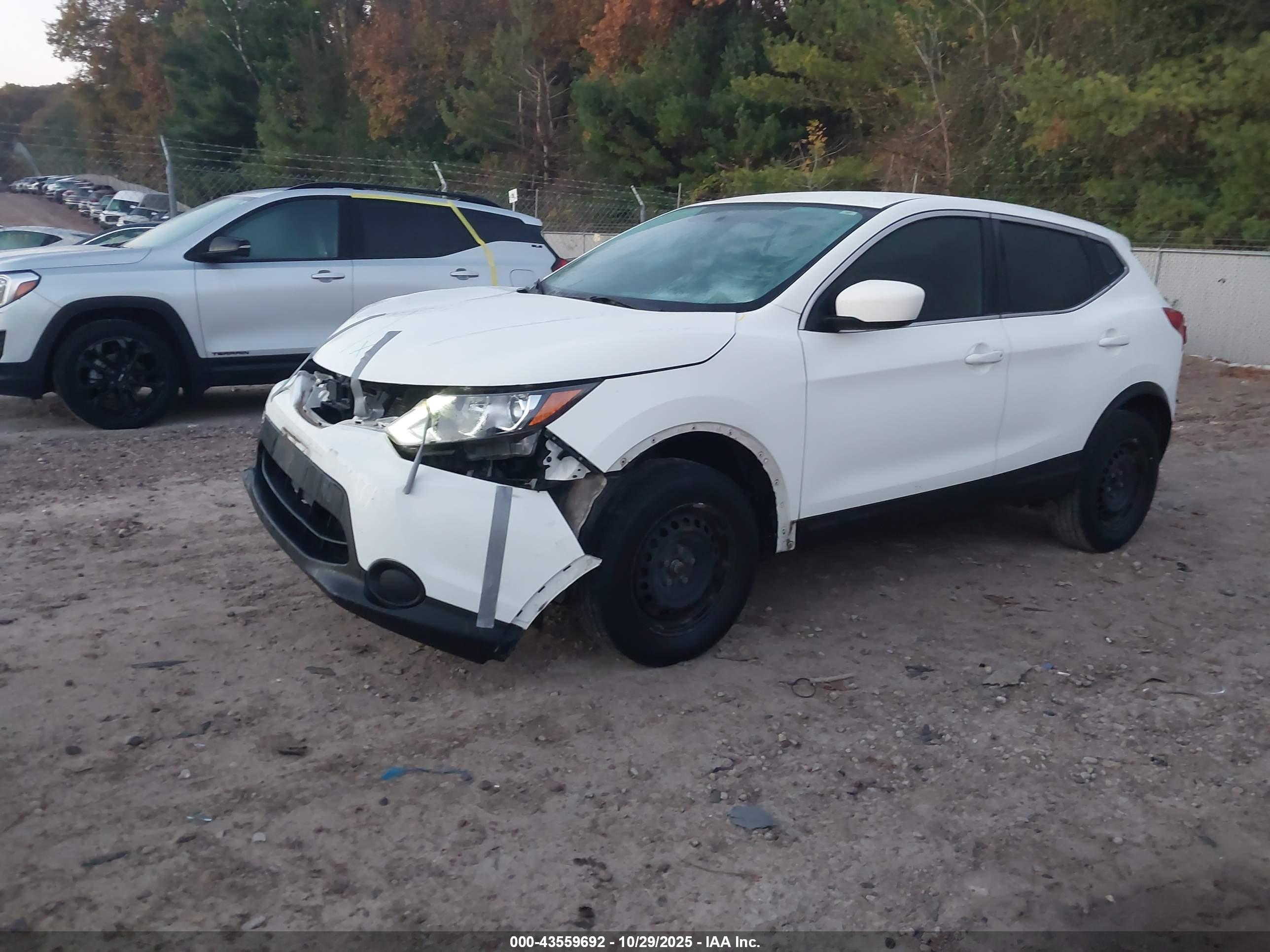 NISSAN ROGUE image 2