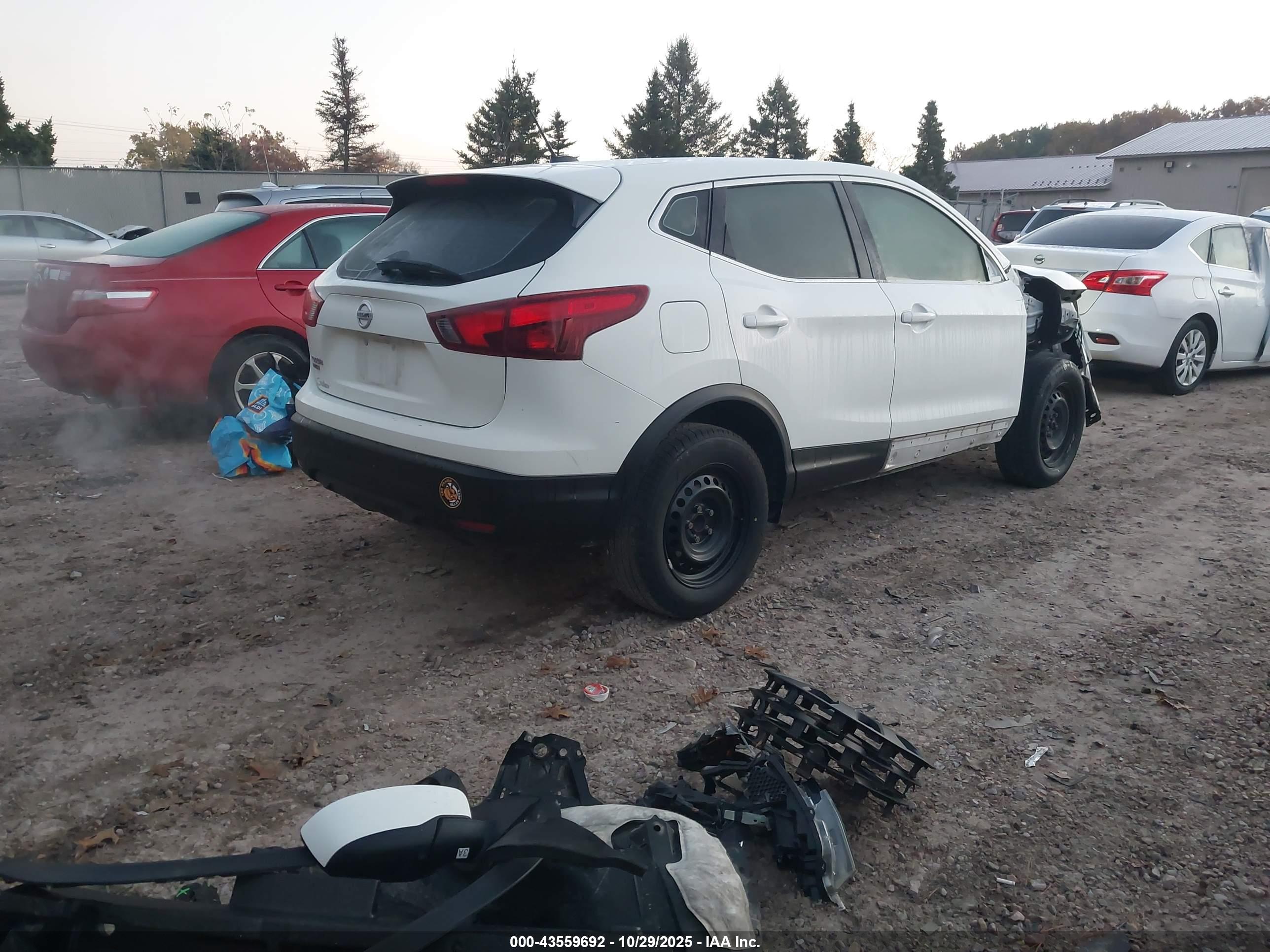 NISSAN ROGUE image 4