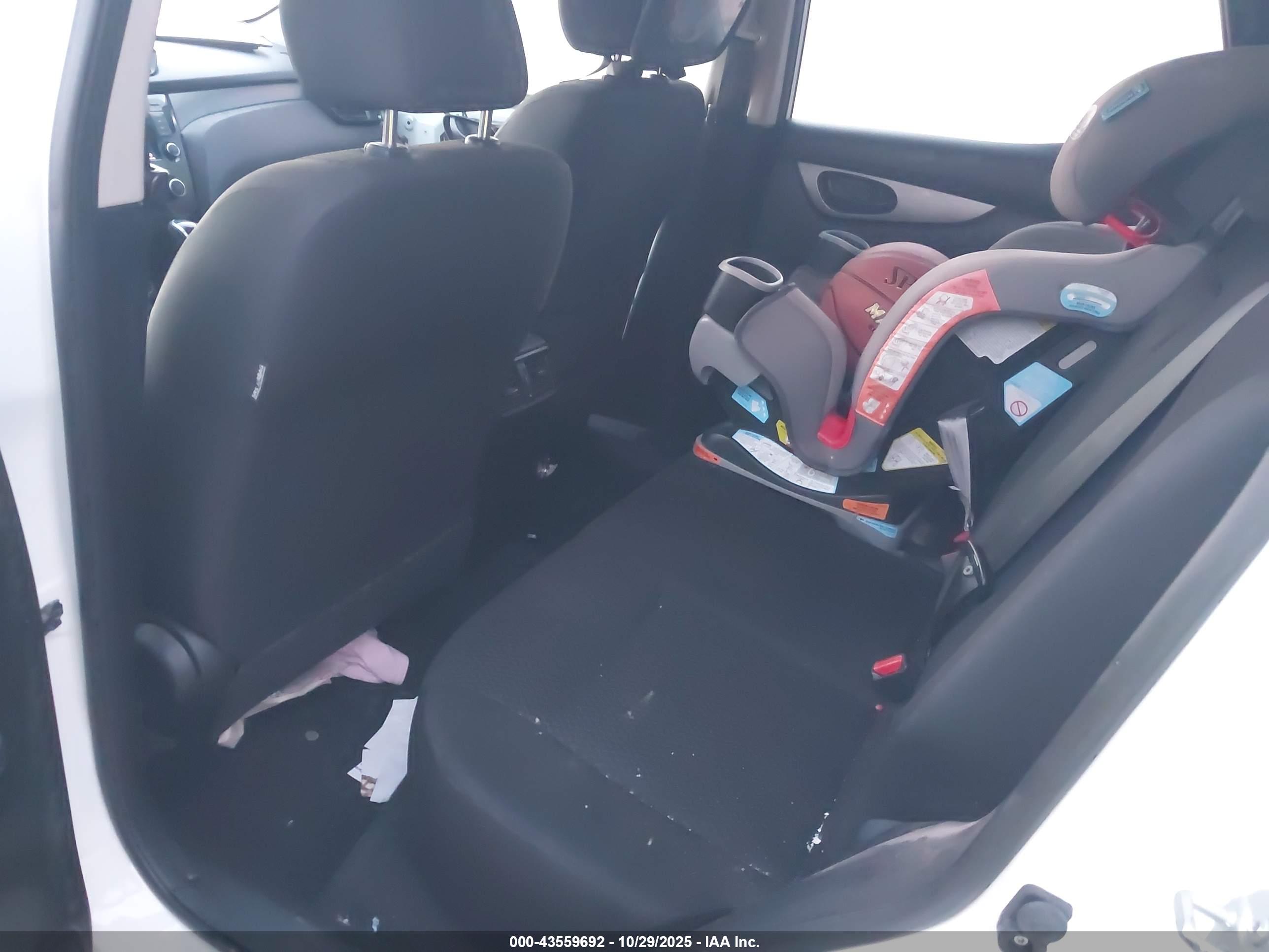NISSAN ROGUE image 8
