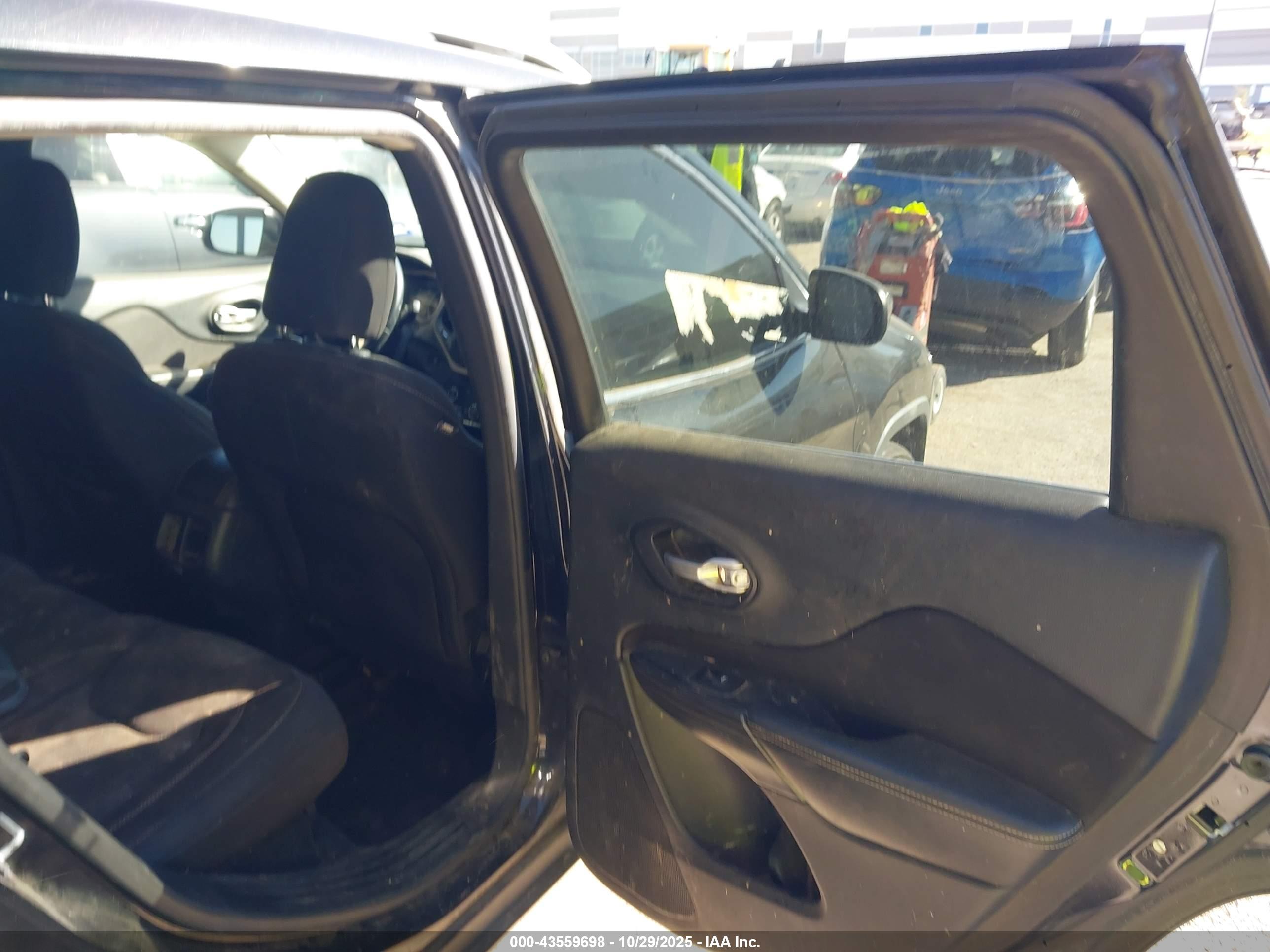 JEEP CHEROKEE image 8