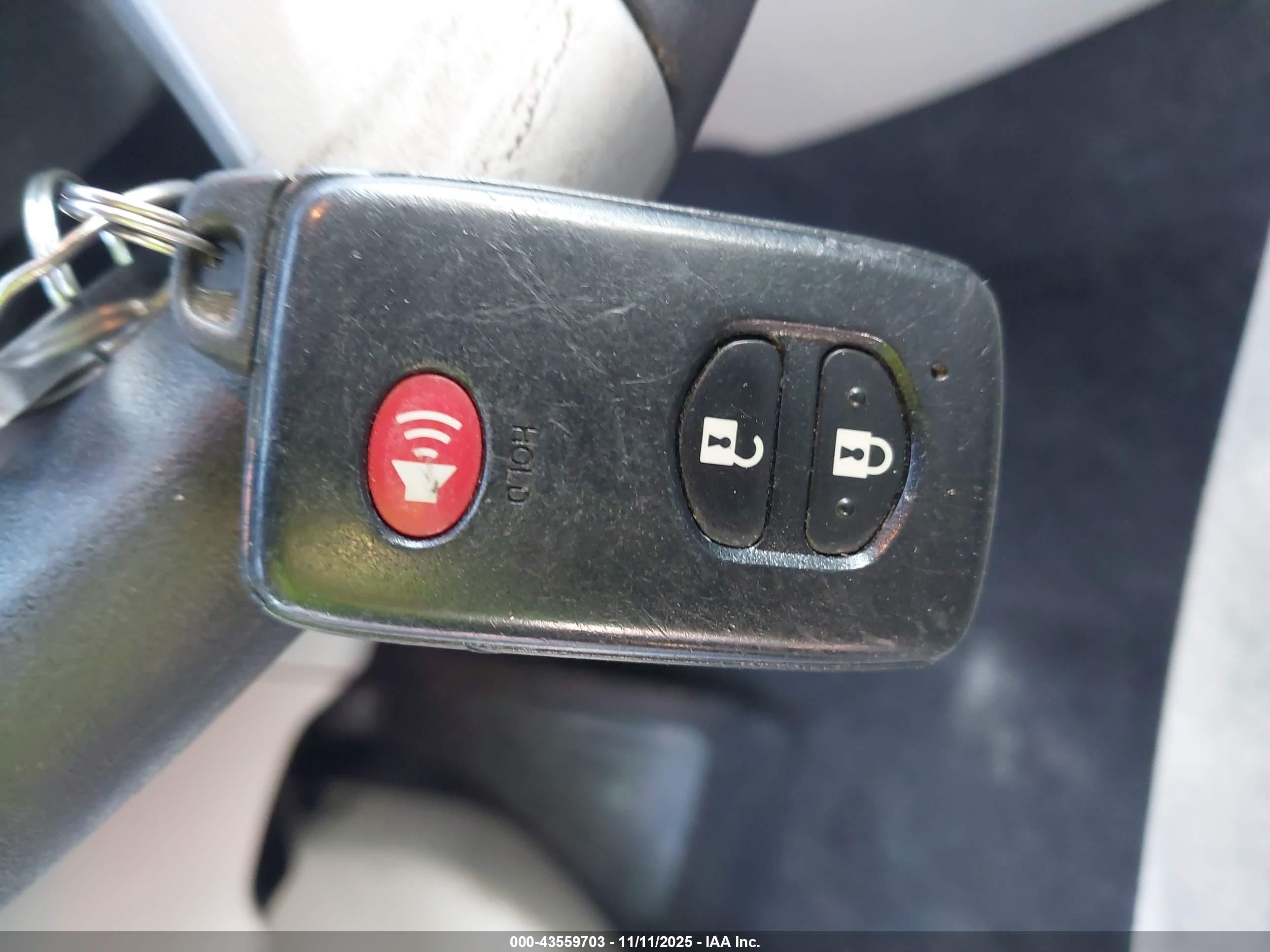 TOYOTA PRIUS image 11
