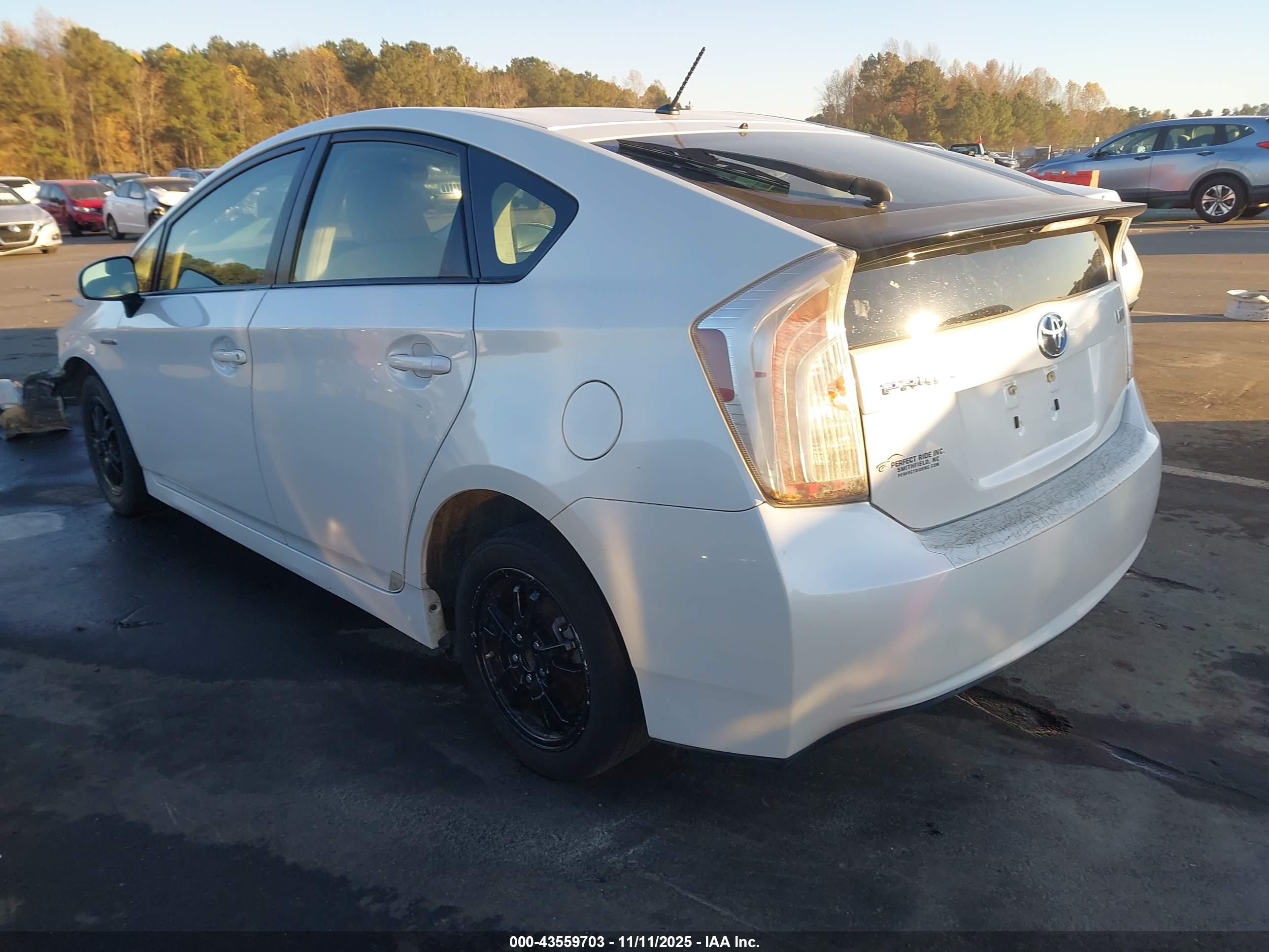 TOYOTA PRIUS image 3