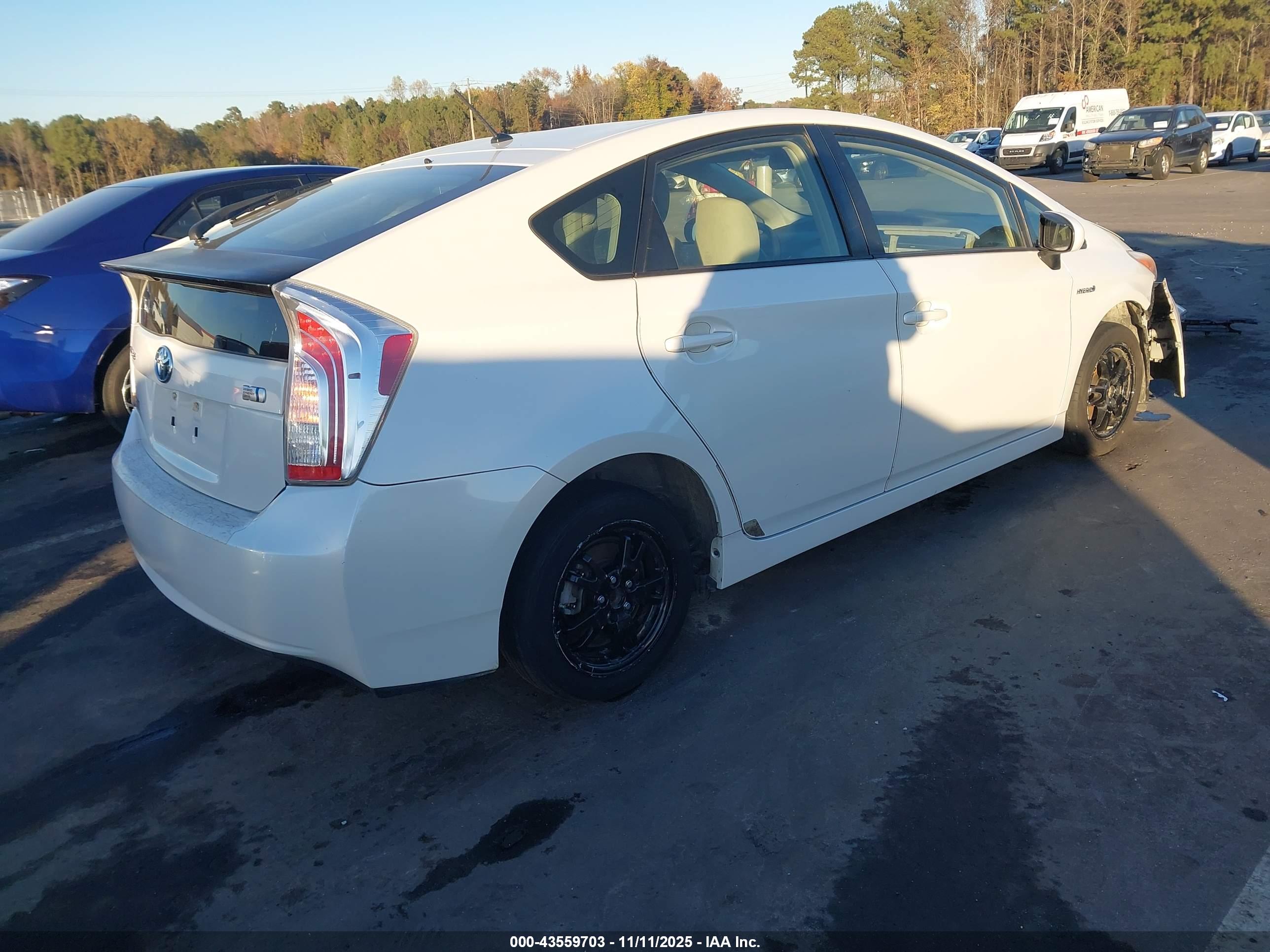 TOYOTA PRIUS image 4