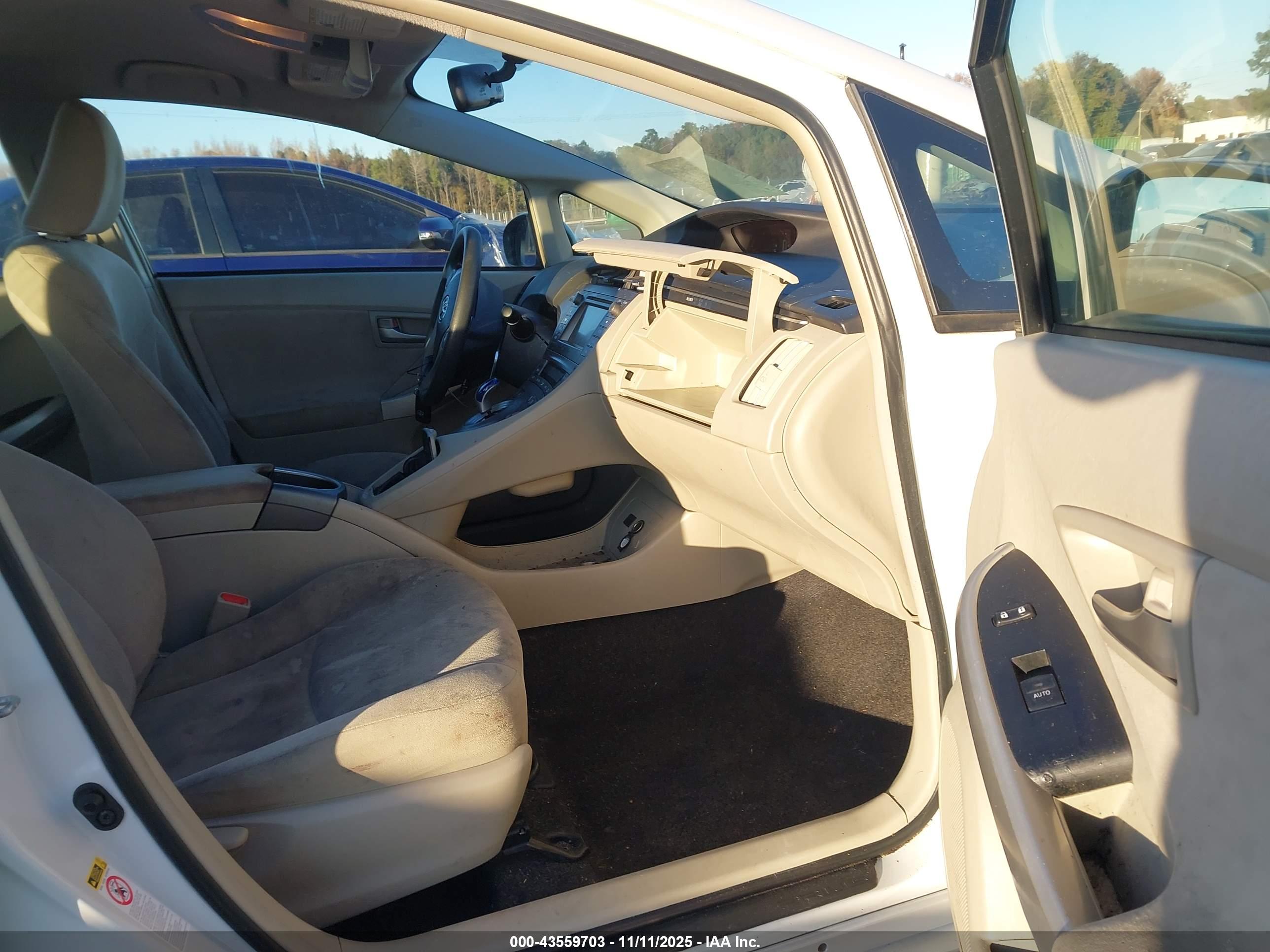 TOYOTA PRIUS image 5