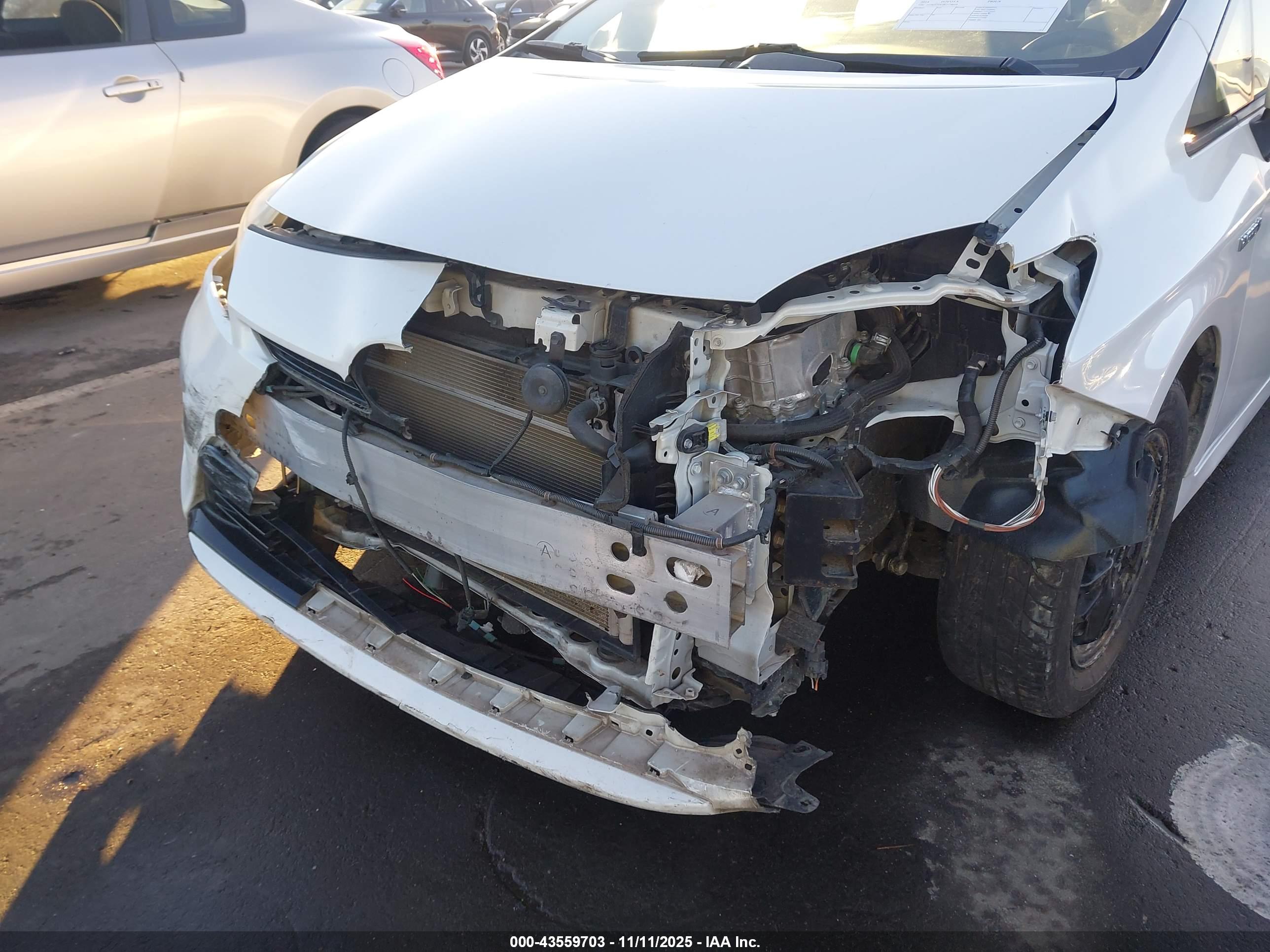 TOYOTA PRIUS image 6