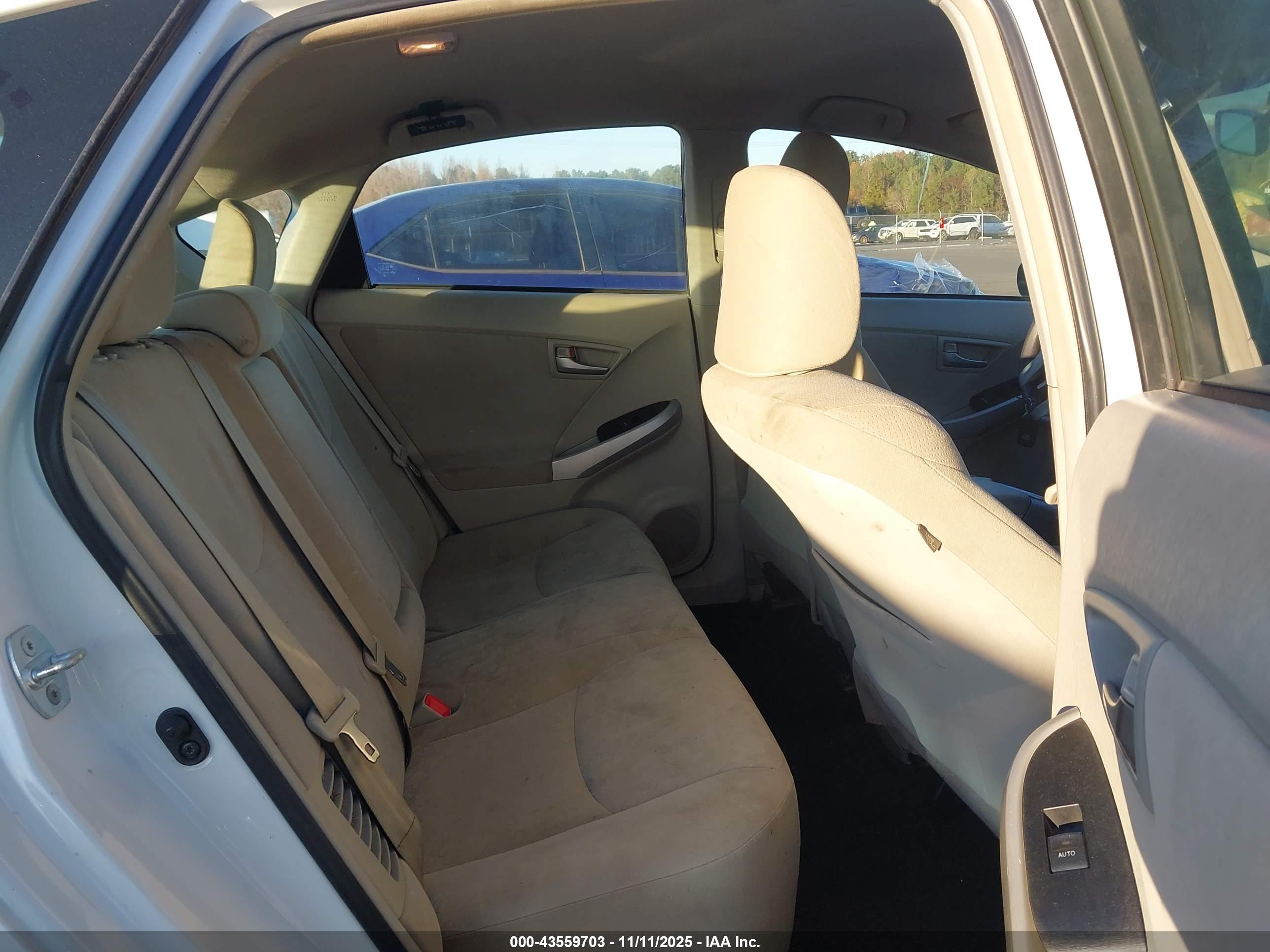 TOYOTA PRIUS image 8