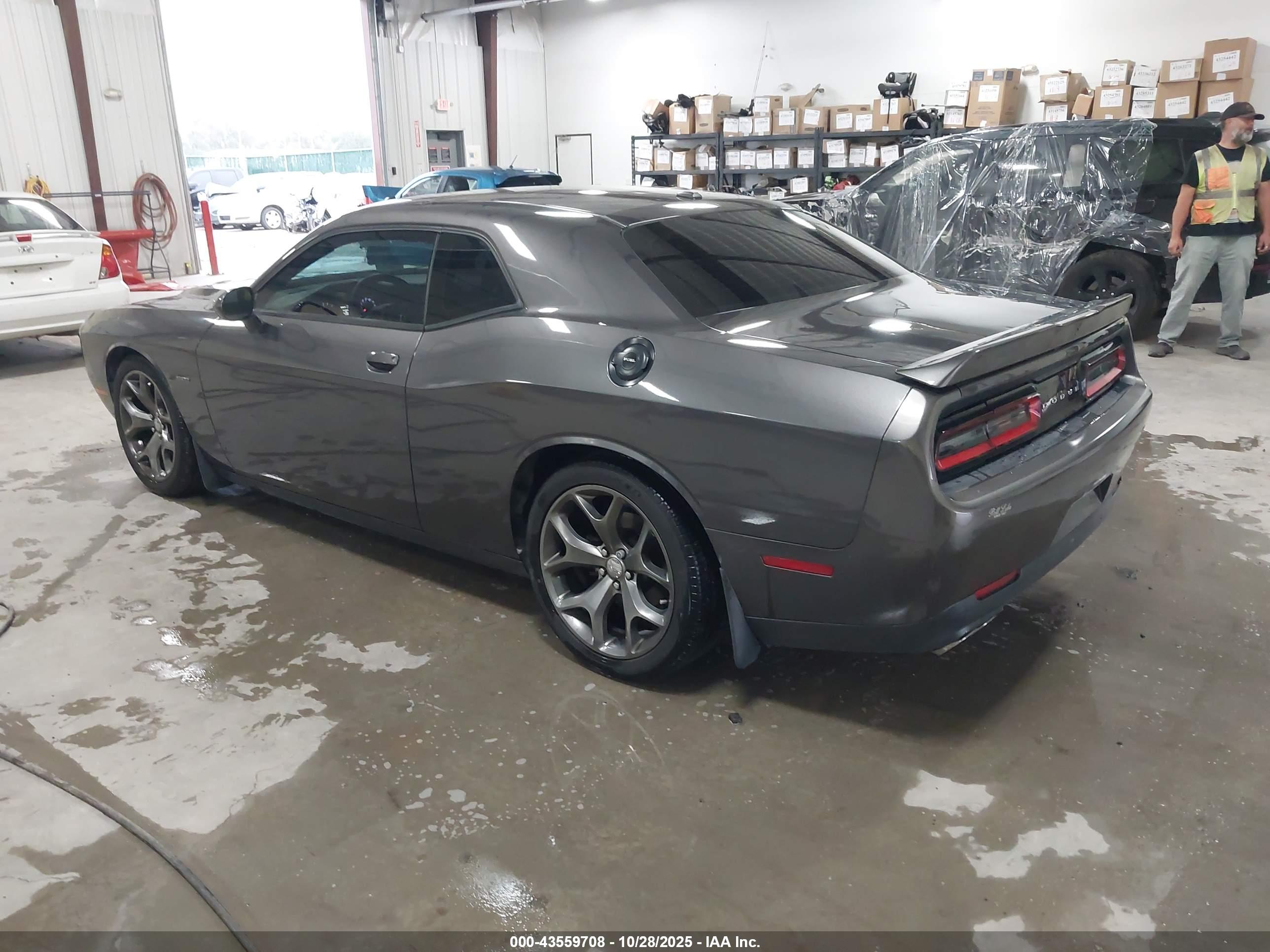 DODGE CHALLENGER image 3