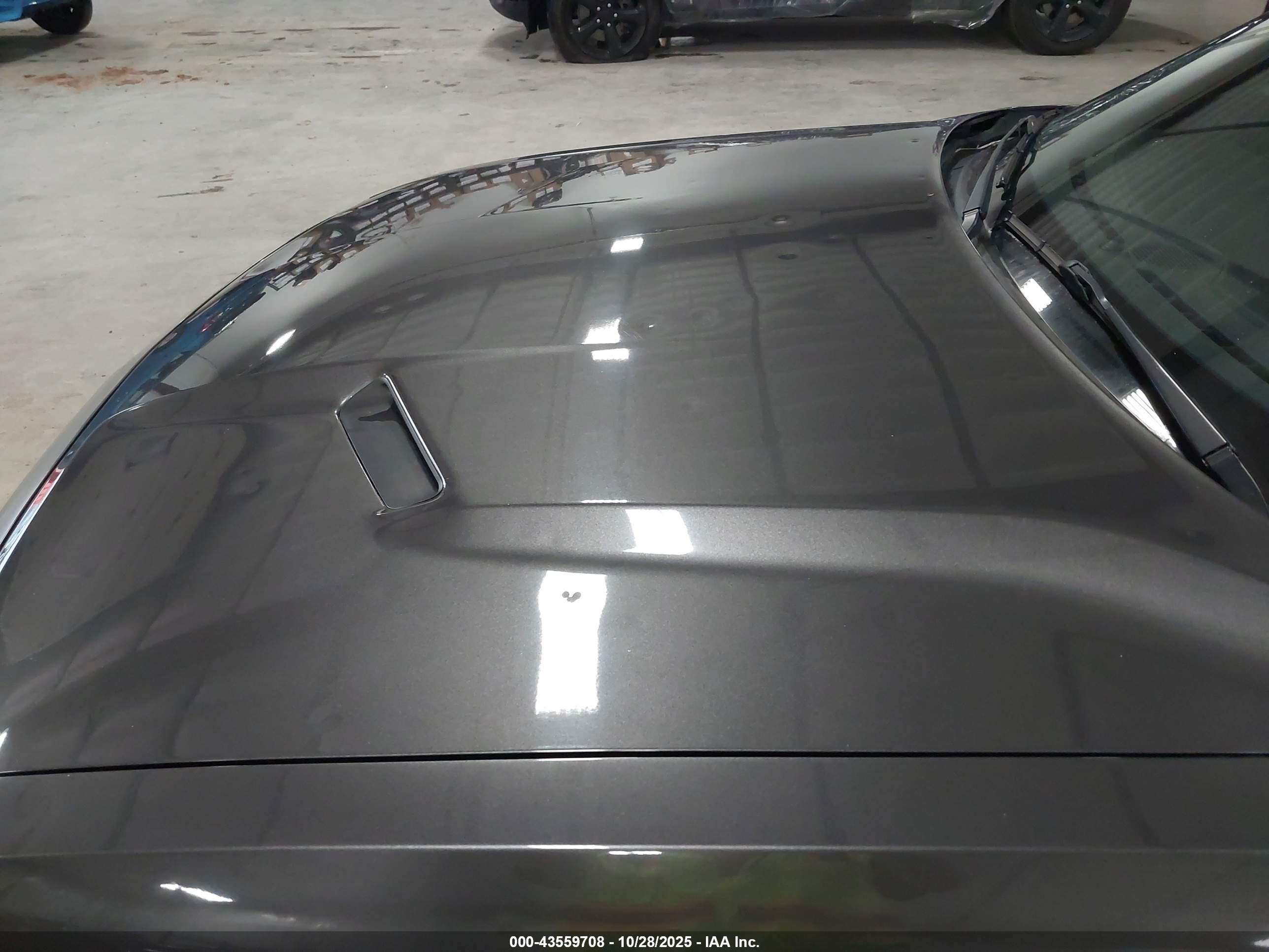 DODGE CHALLENGER image 6