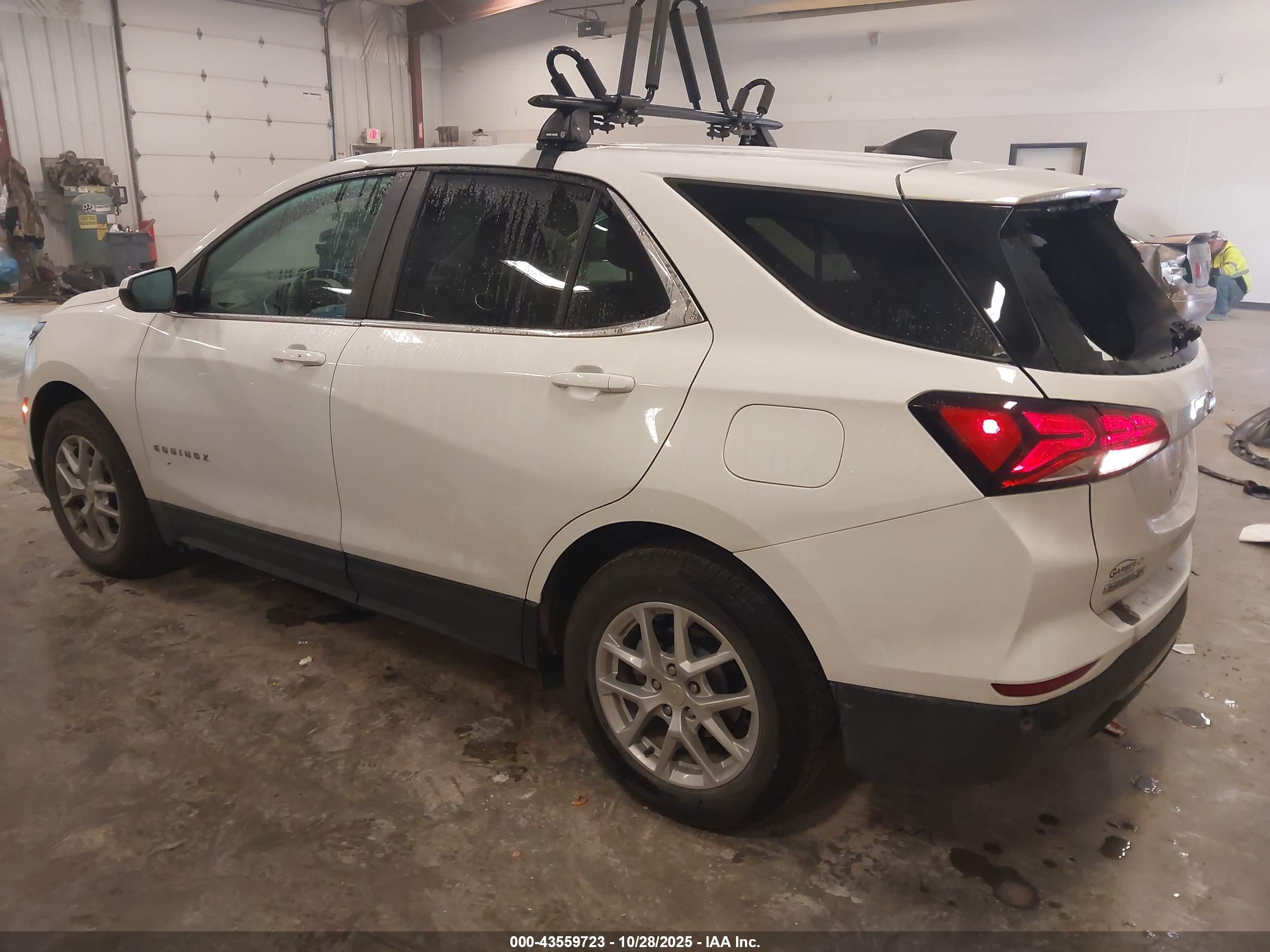 CHEVROLET EQUINOX image 3
