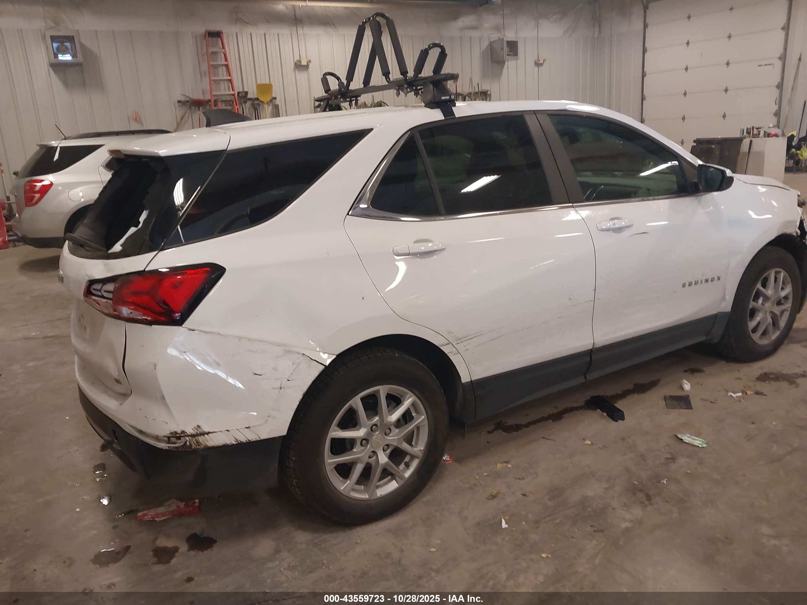 CHEVROLET EQUINOX image 4